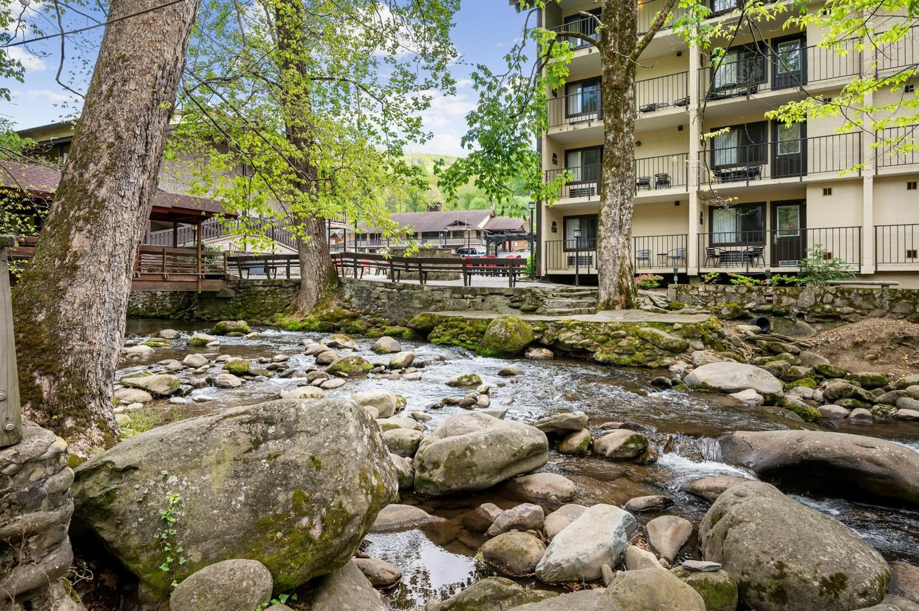 Carr's Northside Hotel and Cottages