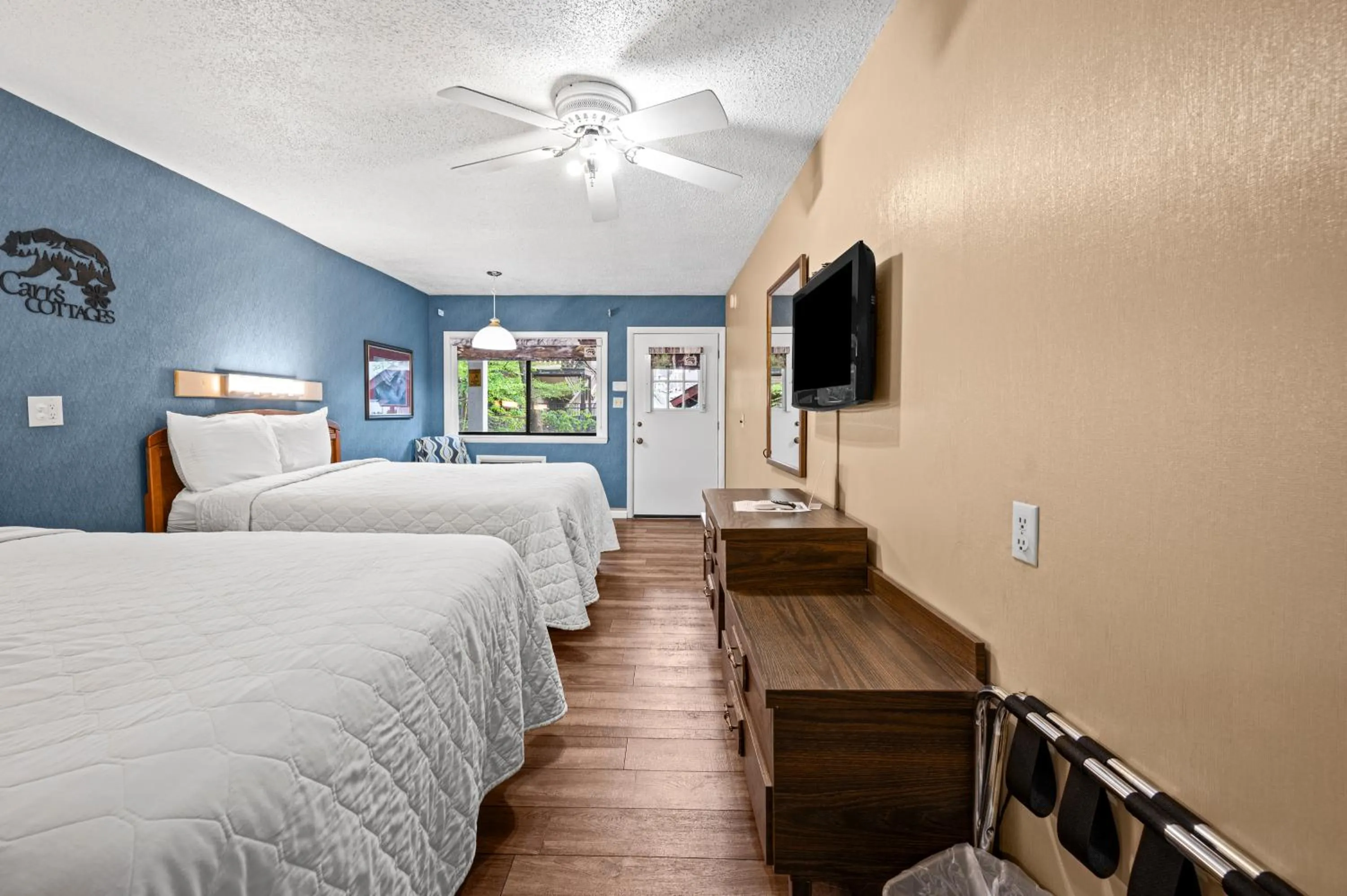 Bed in Carr's Northside Hotel and Cottages