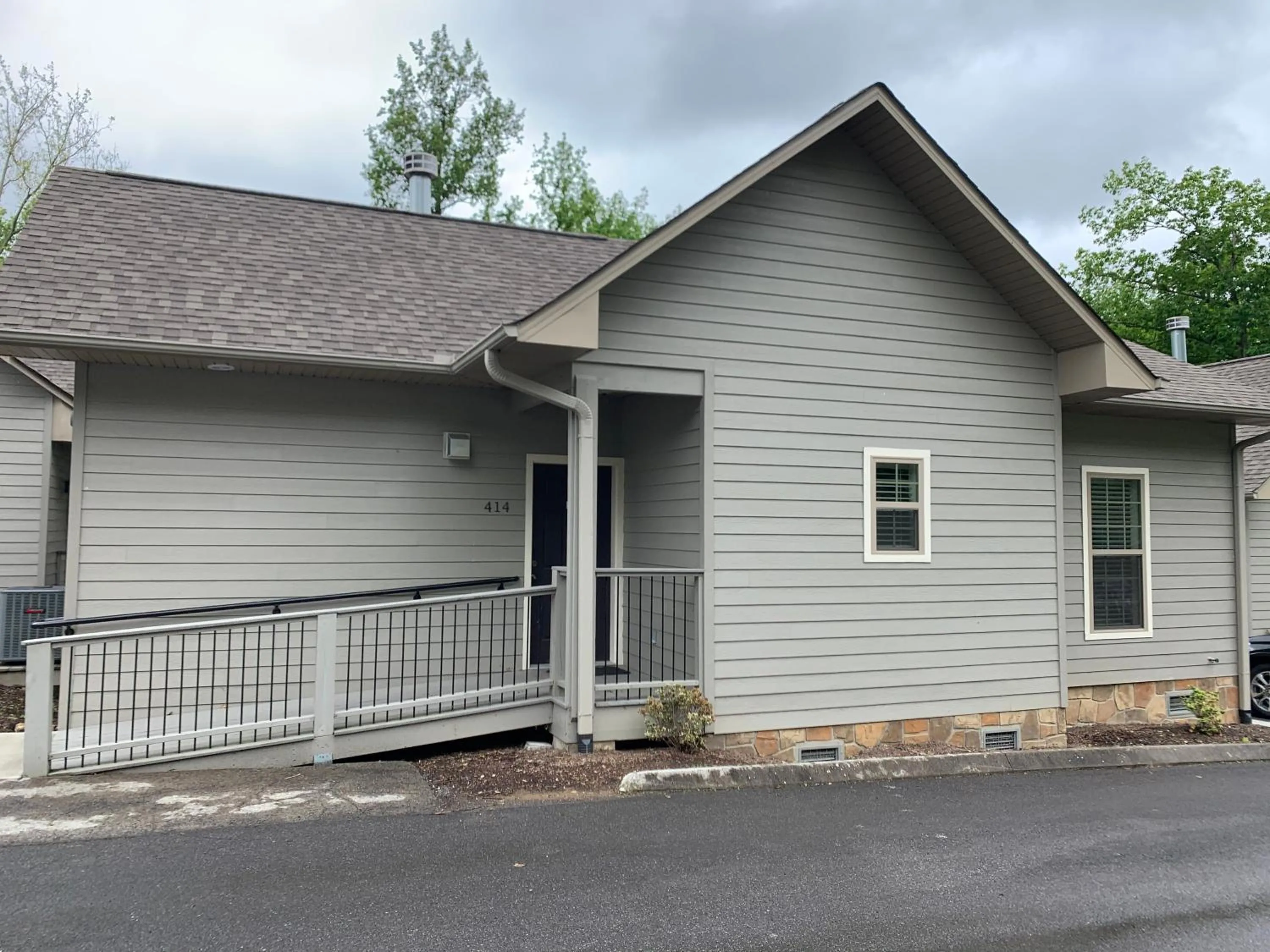 Carr's Northside Hotel and Cottages