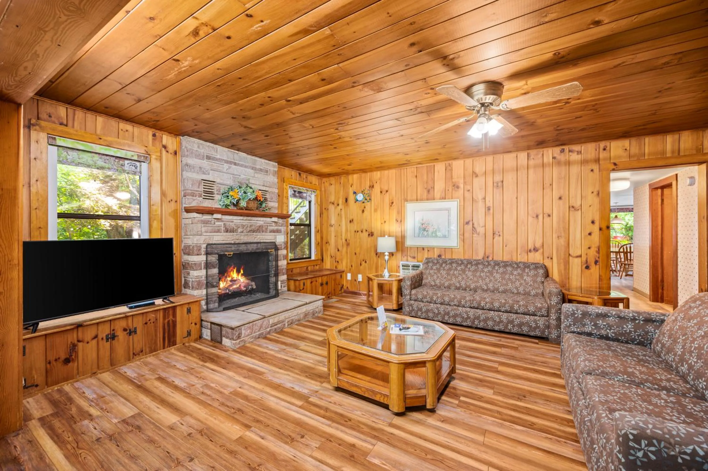 Carr's Northside Hotel and Cottages