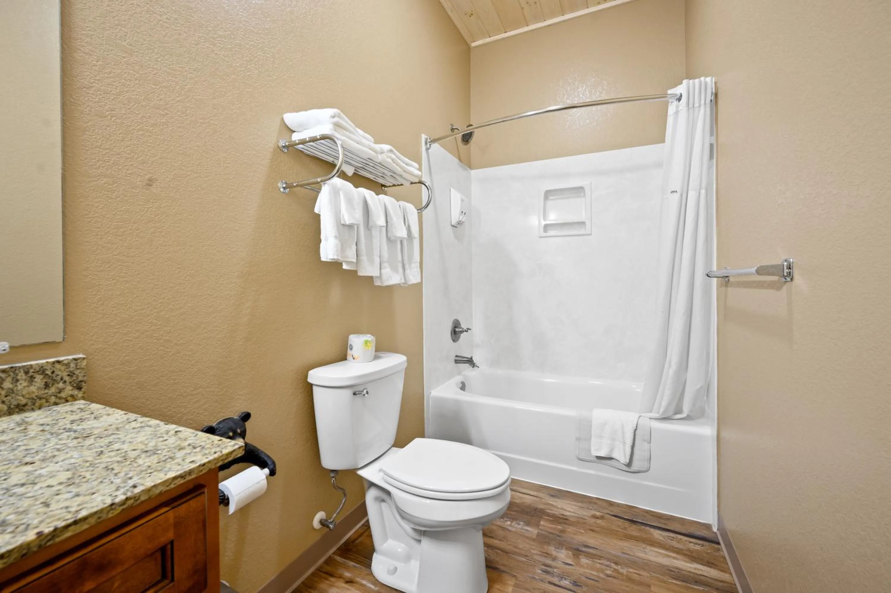 Carr's Northside Hotel and Cottages