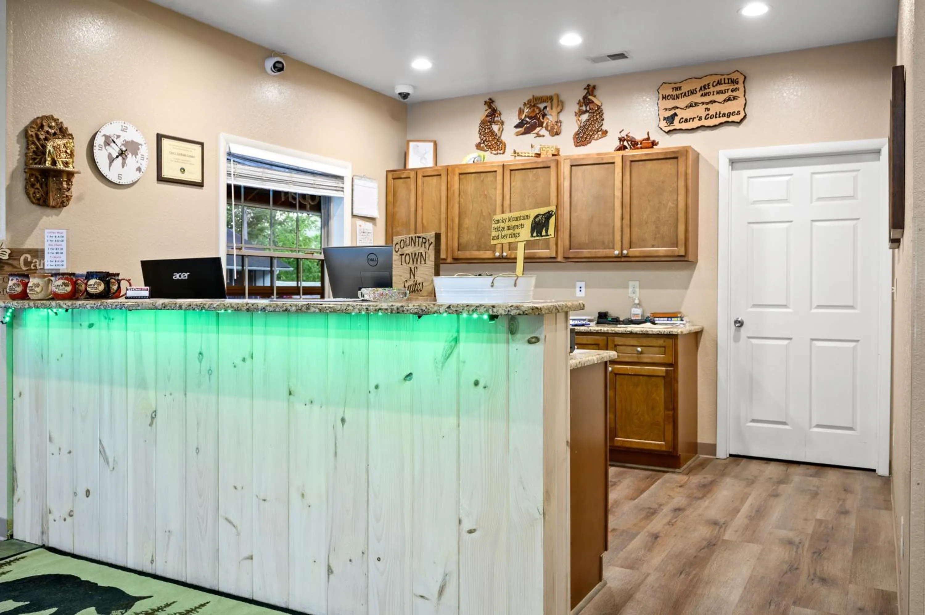 Carr's Northside Hotel and Cottages