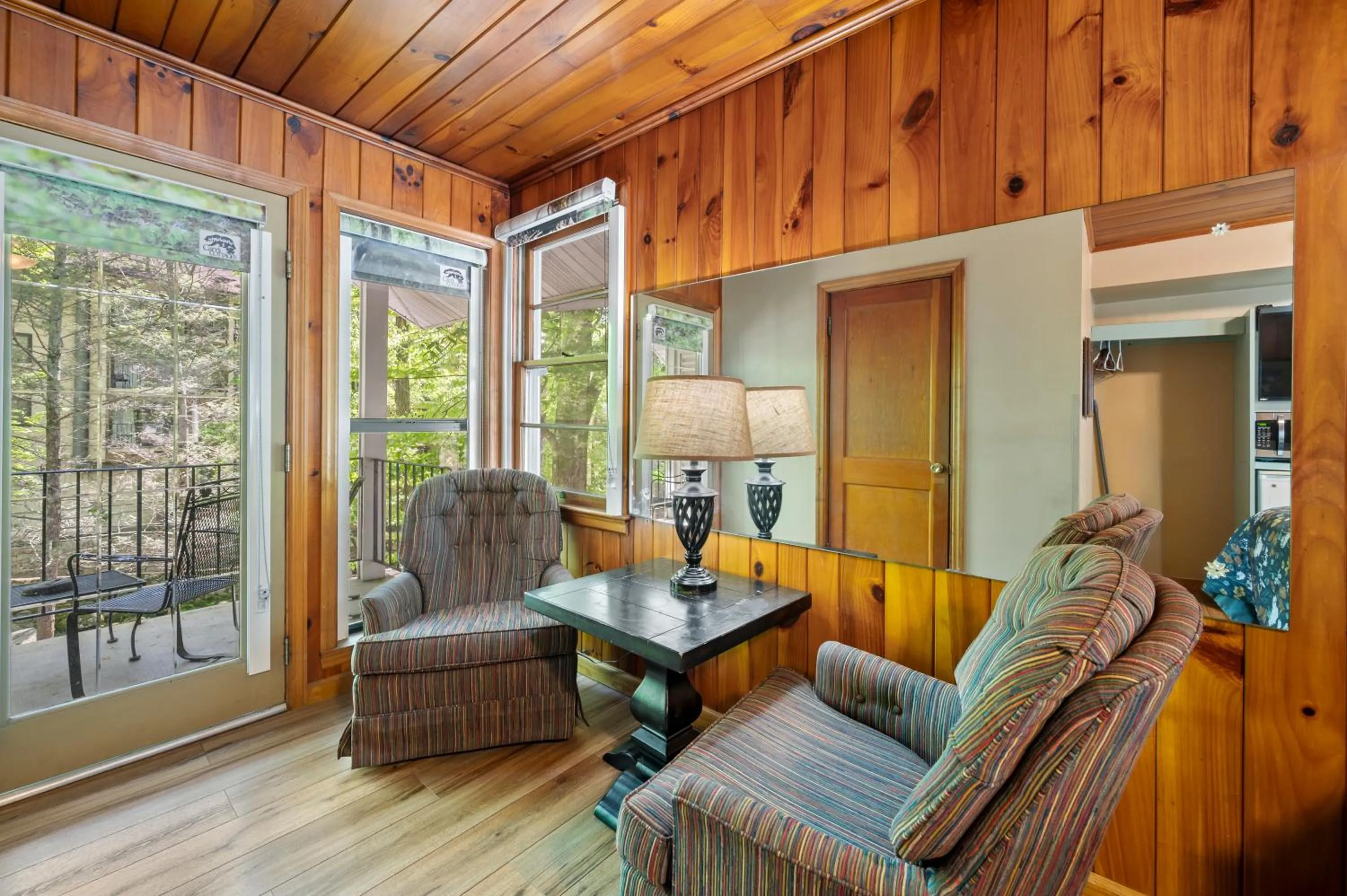 Carr's Northside Hotel and Cottages