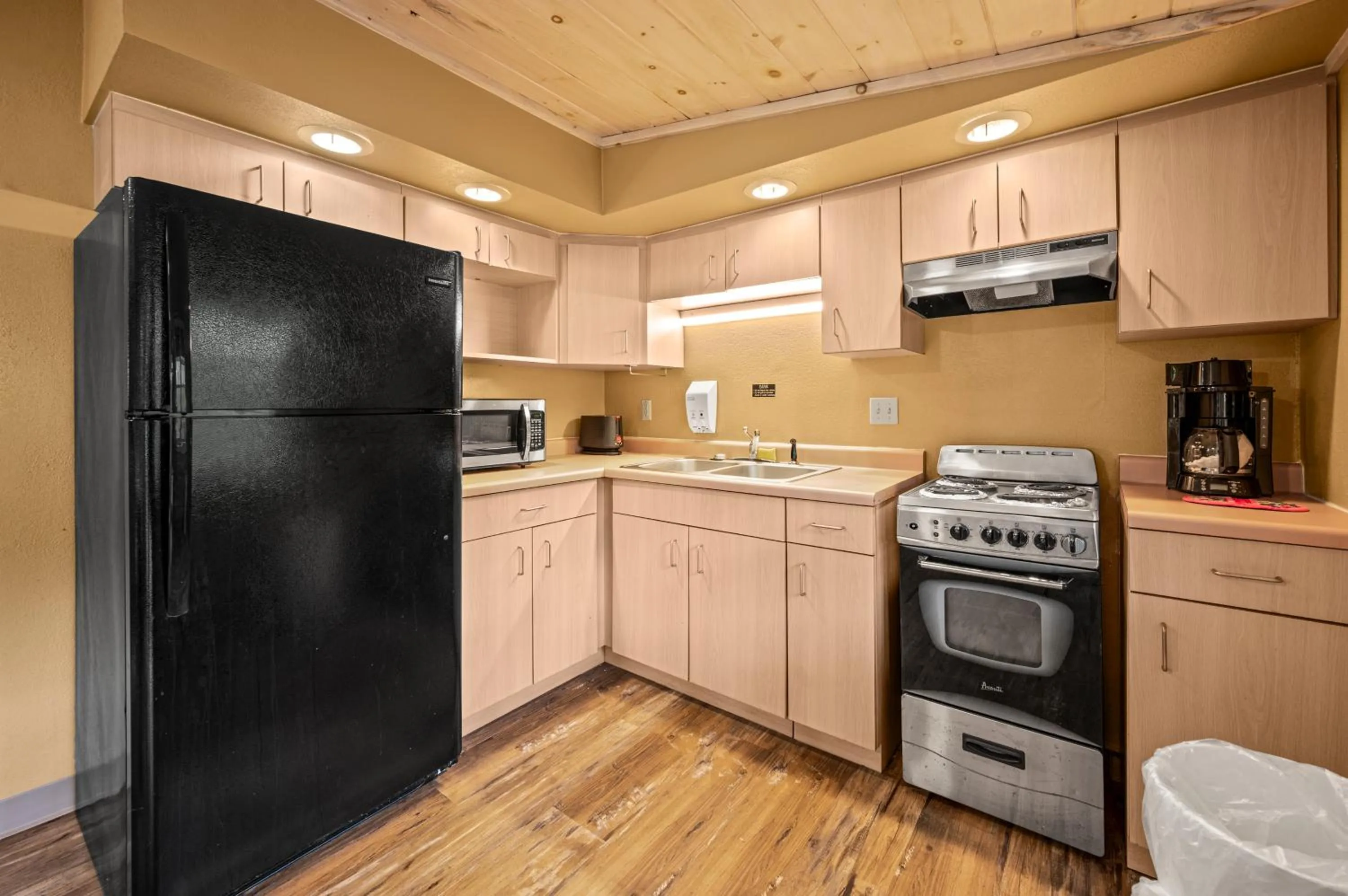 Carr's Northside Hotel and Cottages