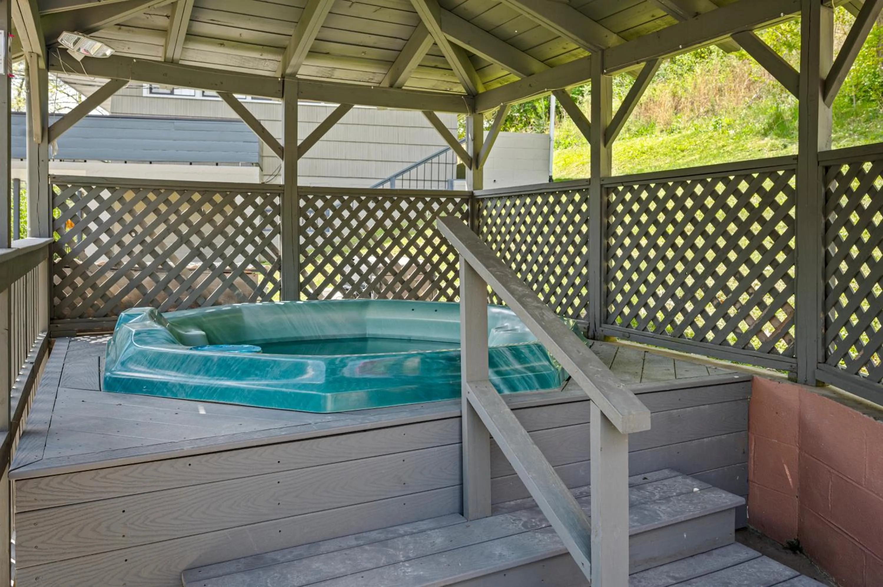 Carr's Northside Hotel and Cottages