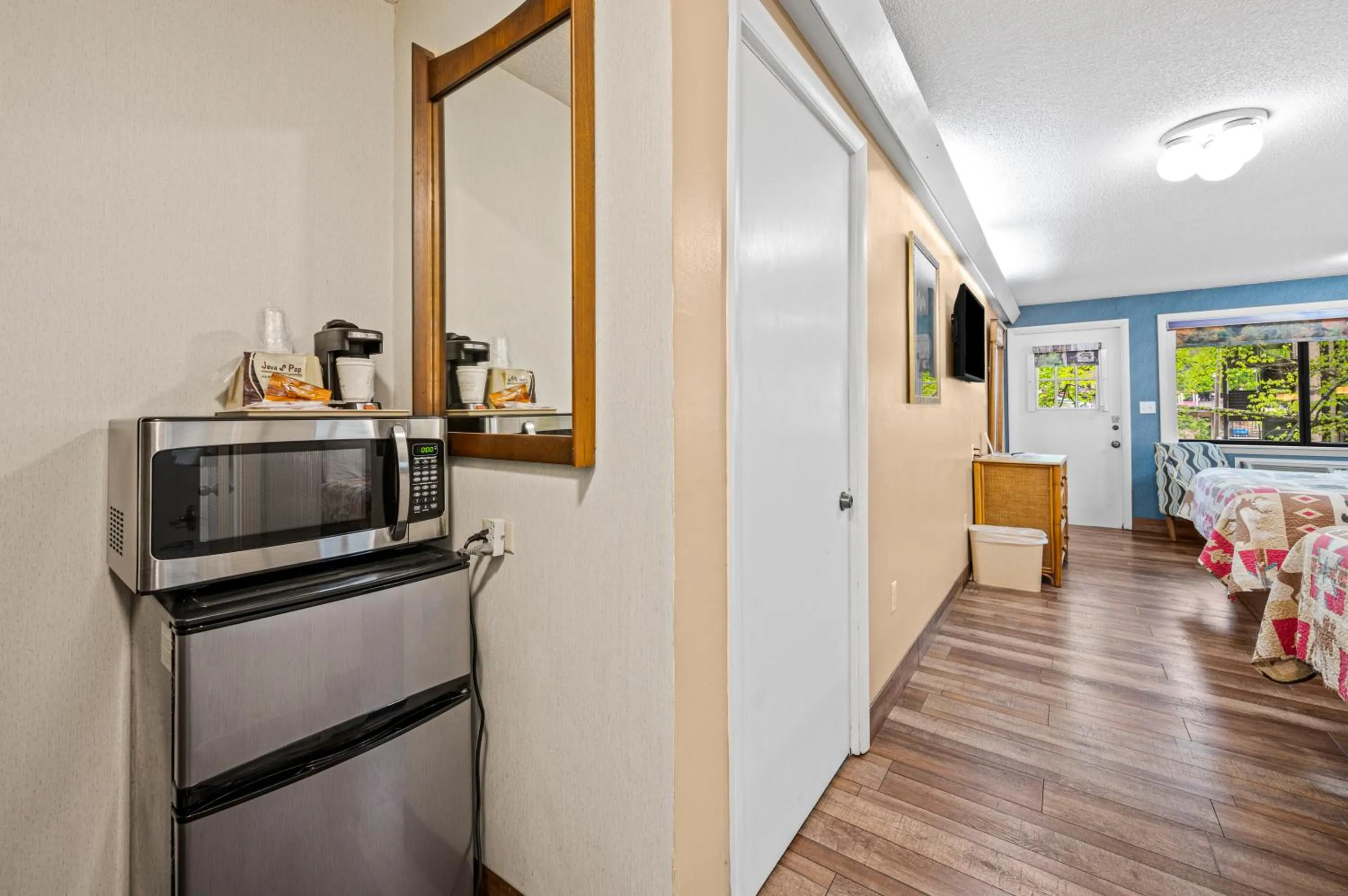 Carr's Northside Hotel and Cottages