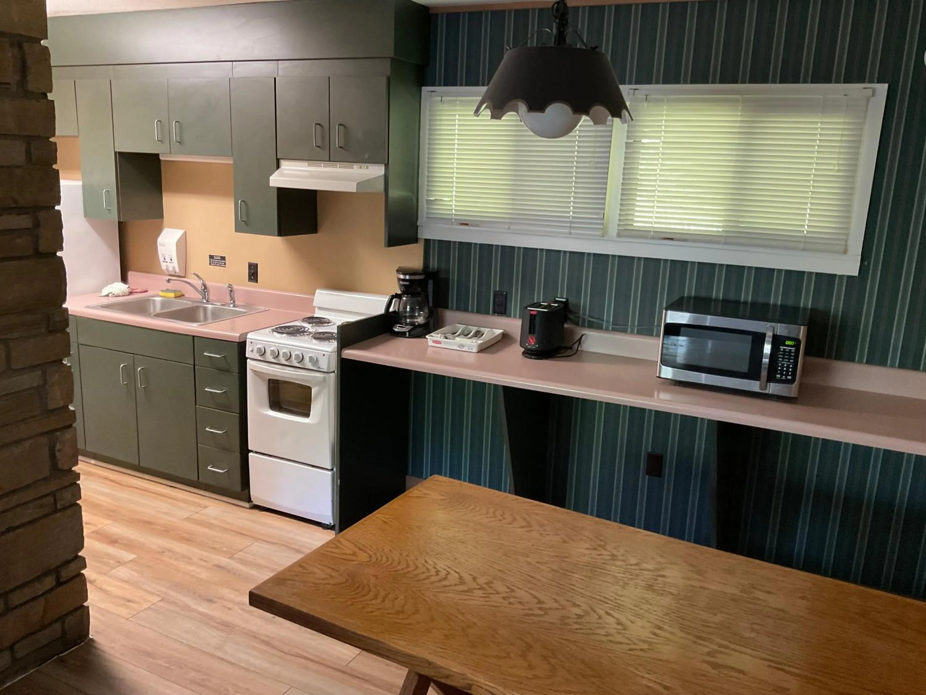 Carr's Northside Hotel and Cottages