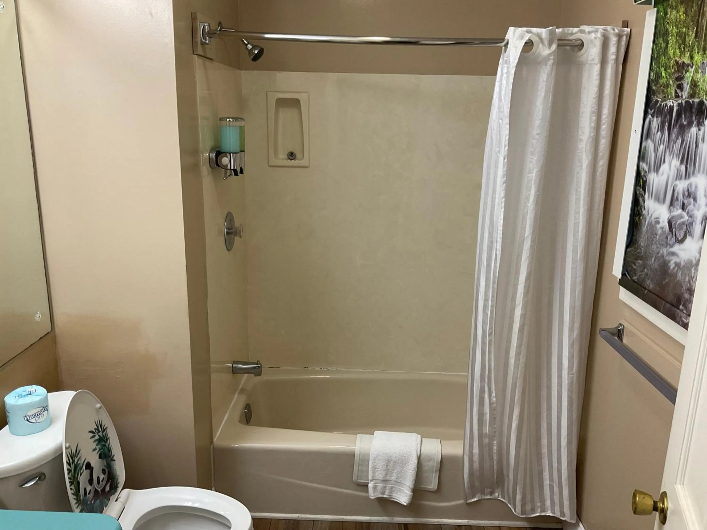 Carr's Northside Hotel and Cottages