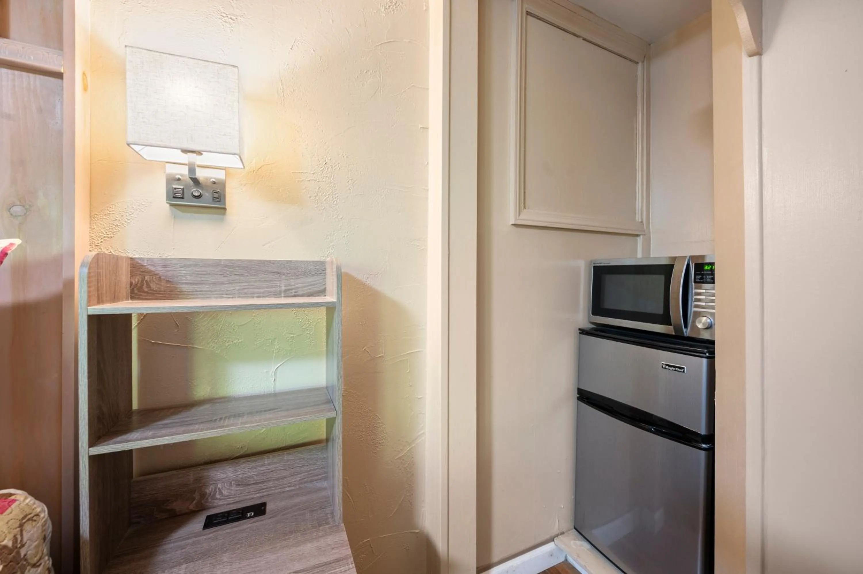 Carr's Northside Hotel and Cottages