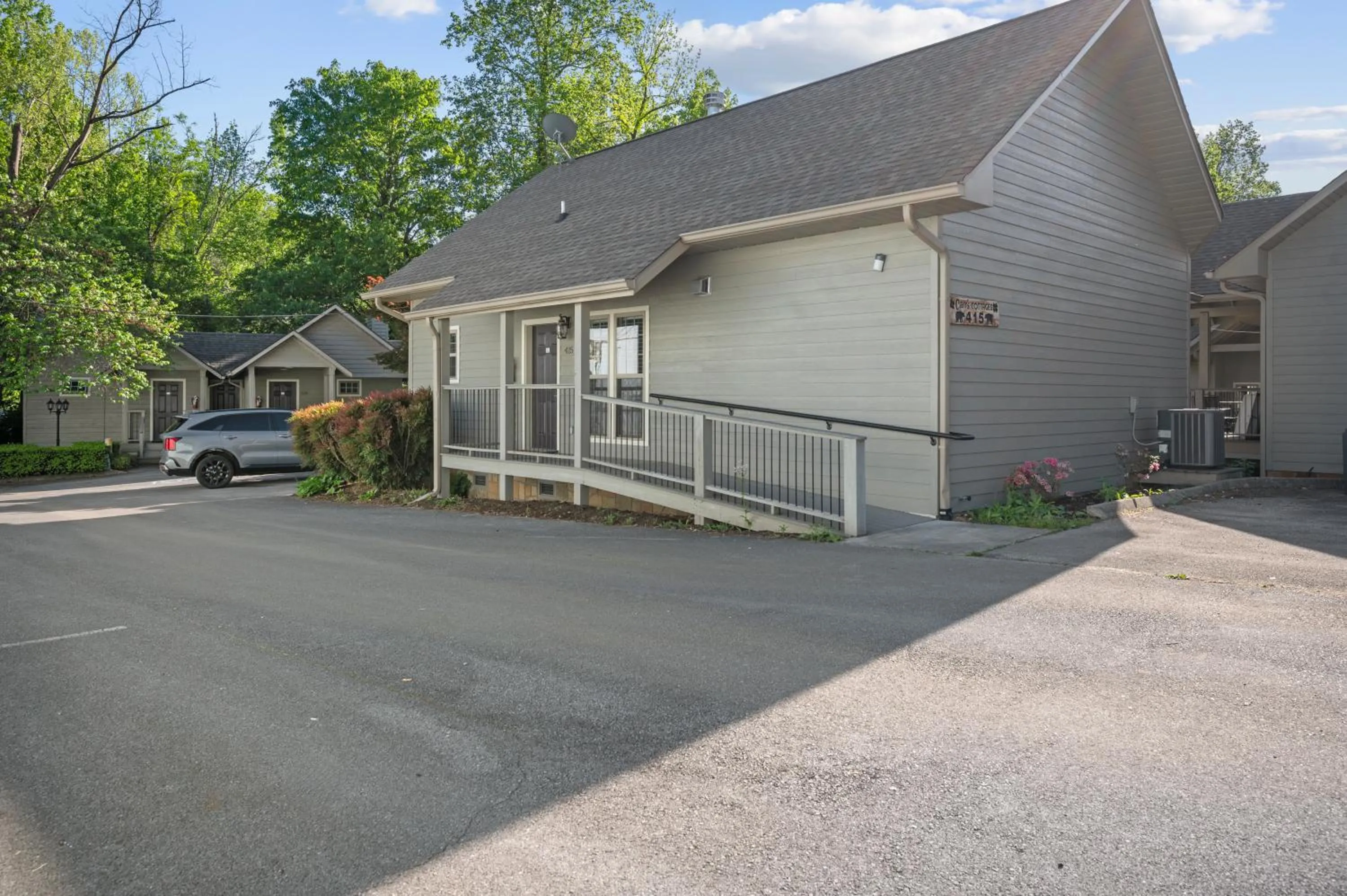 Carr's Northside Hotel and Cottages