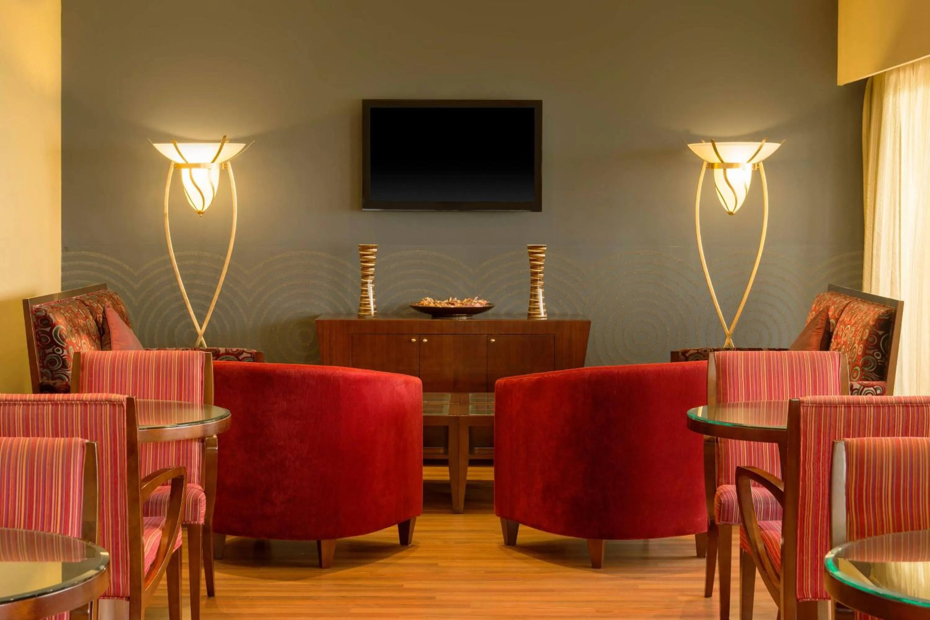 Lounge or bar in Le Meridien Abu Dhabi Resort