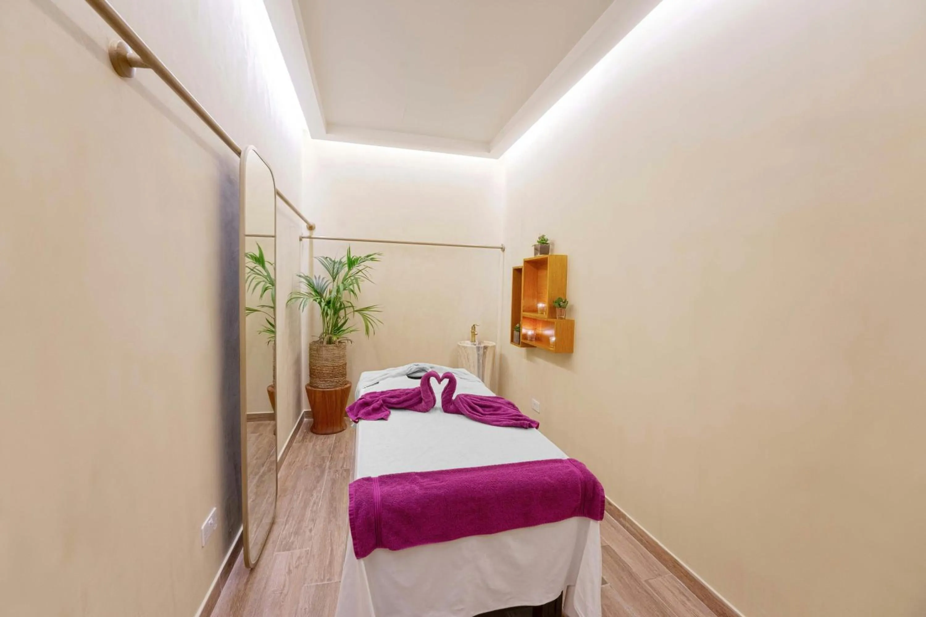 Spa and wellness centre/facilities, Bed in Le Meridien Abu Dhabi Resort