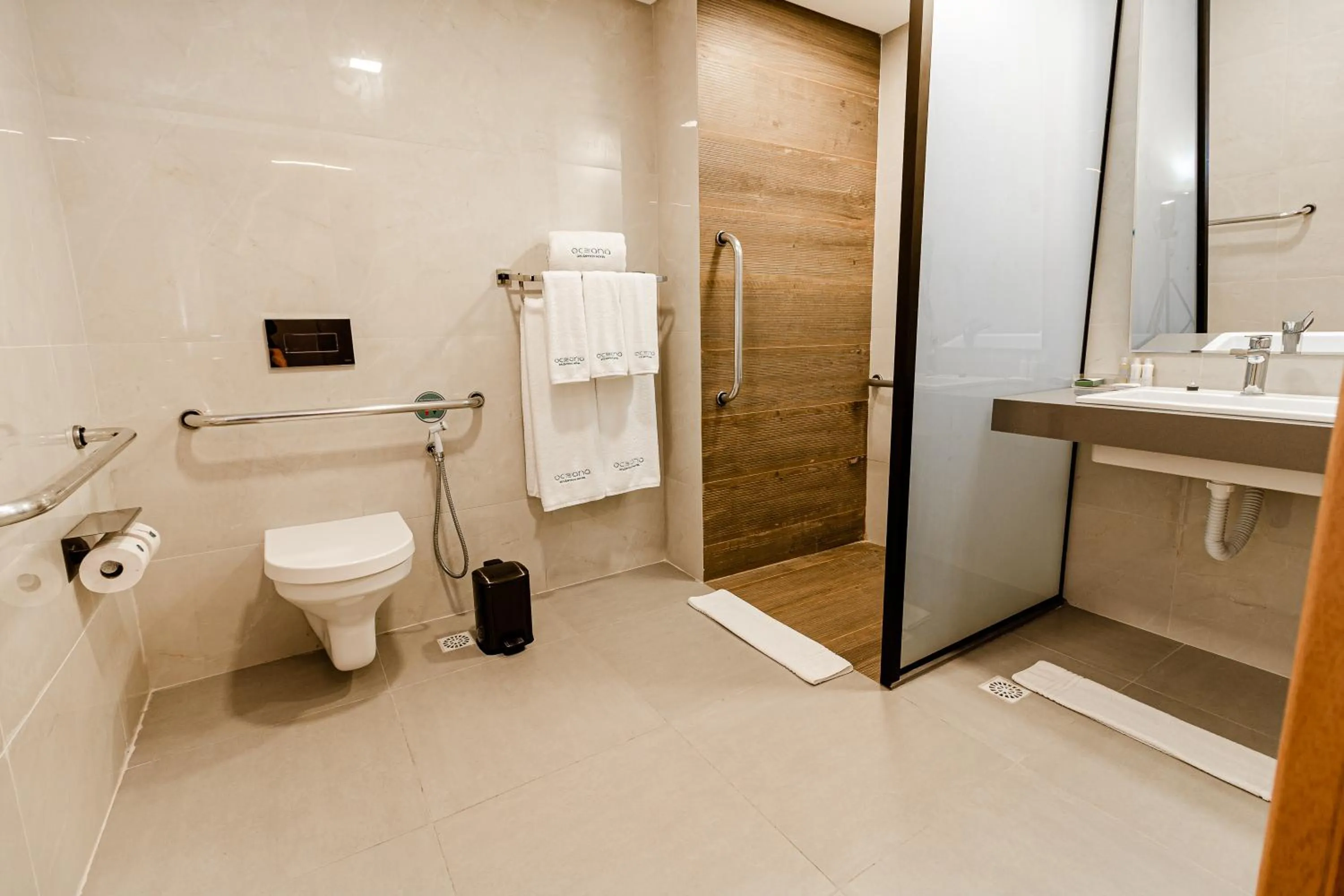 Shower in Oceana Atlântico Hotel & SPA