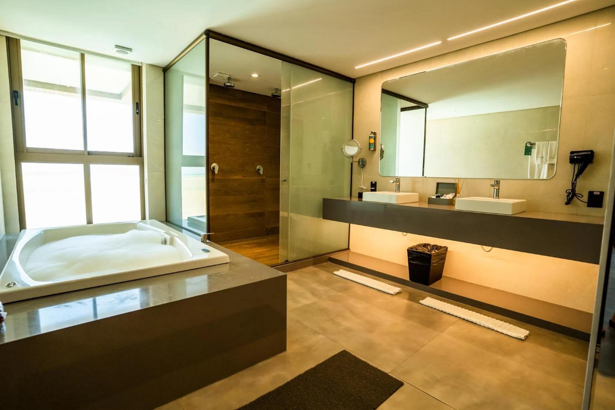 Hot Tub, Bed in Oceana Atlântico Hotel & SPA