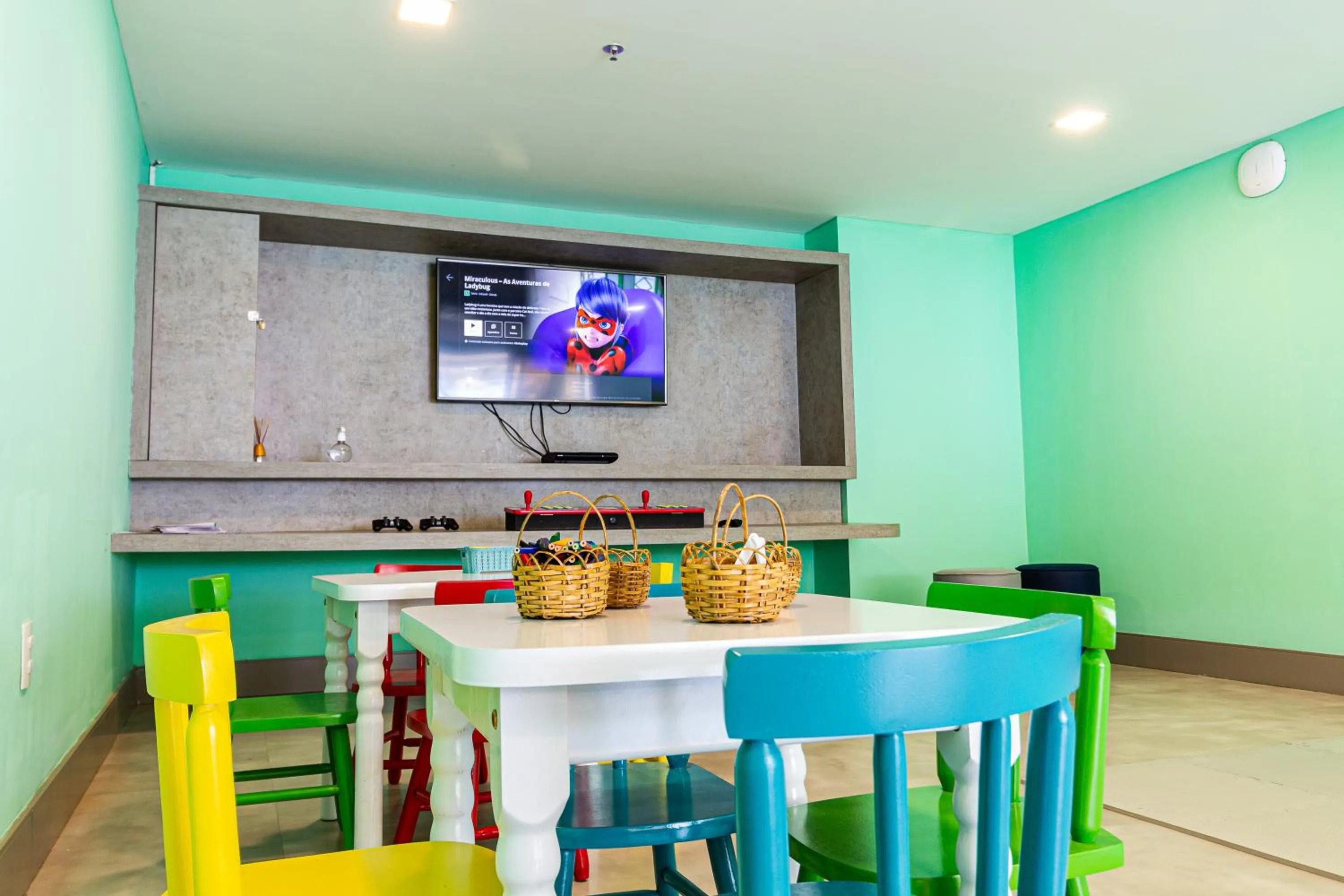 Communal lounge/ TV room in Oceana Atlântico Hotel & SPA