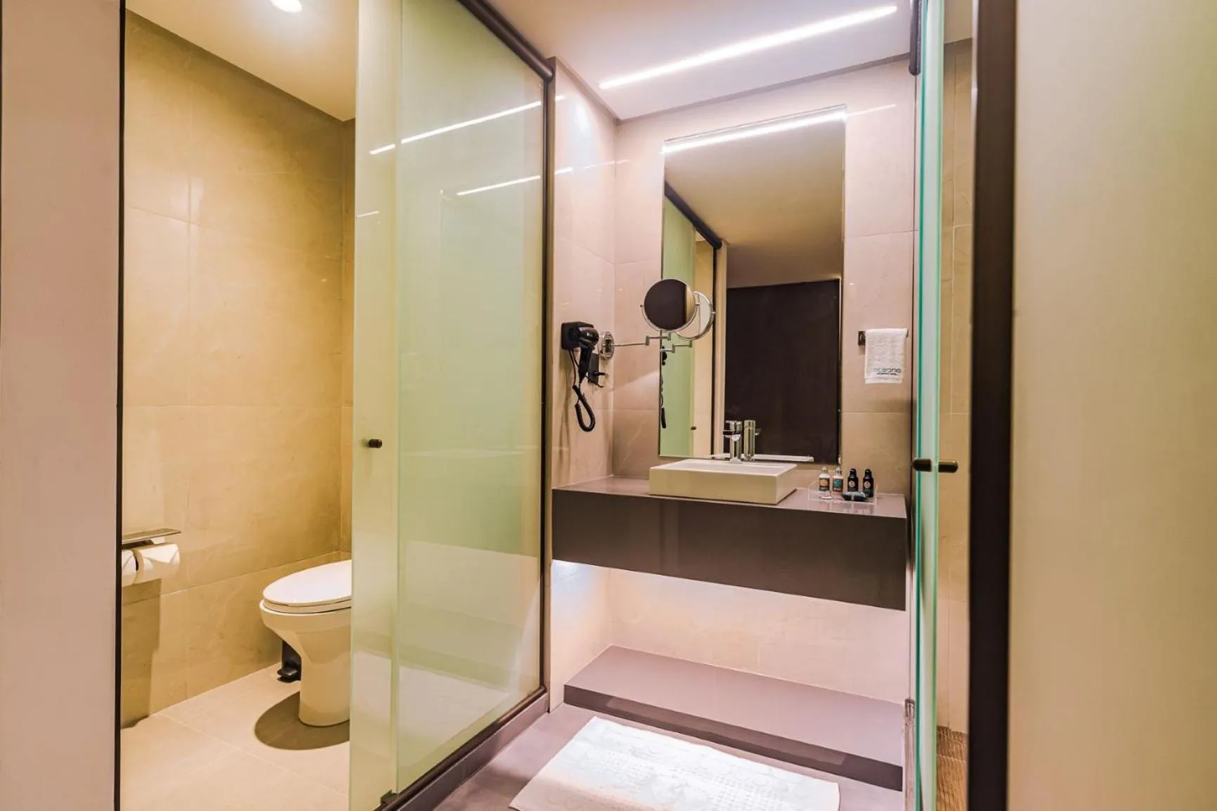 Shower in Oceana Atlântico Hotel & SPA