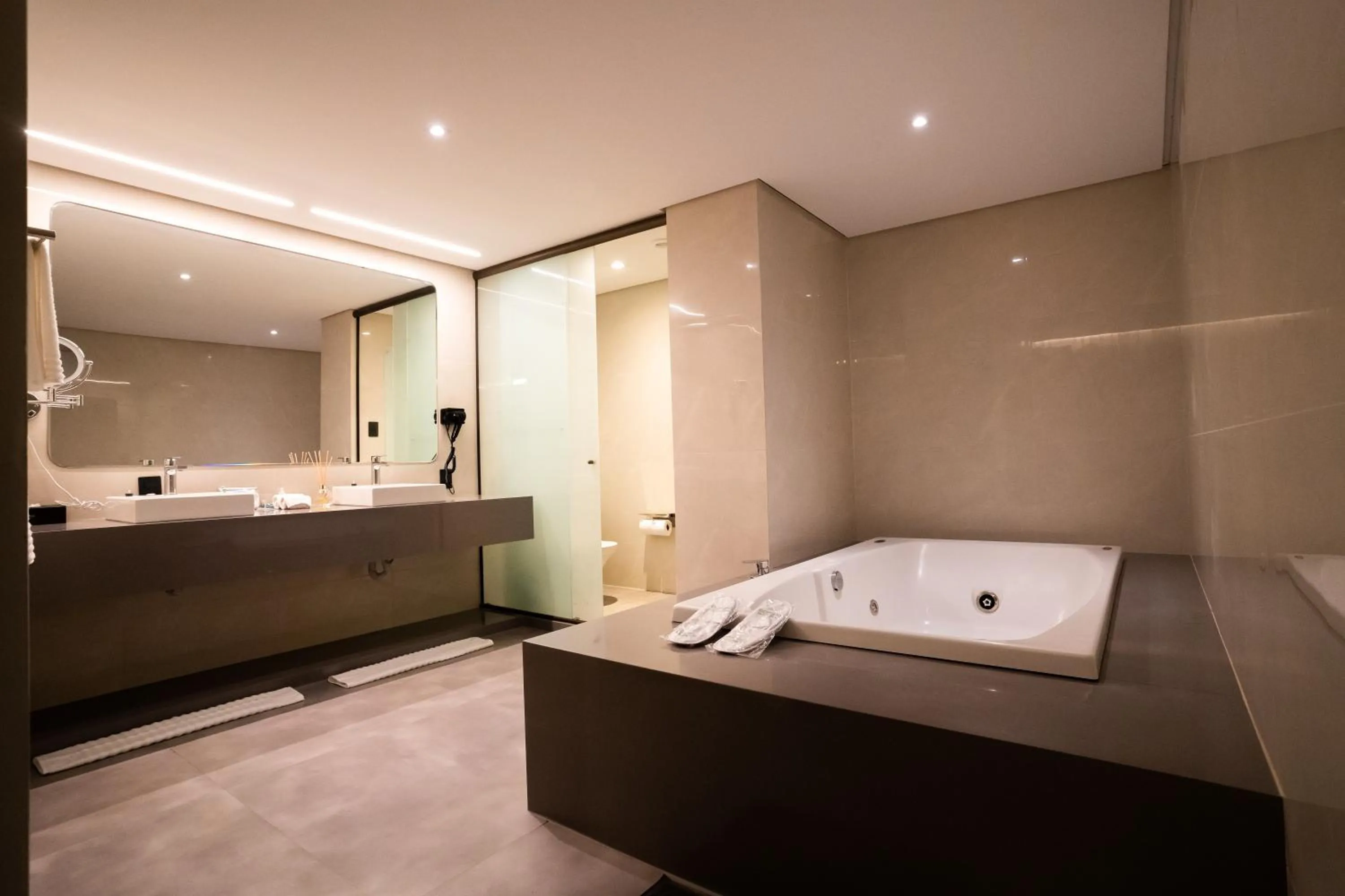 Hot Tub in Oceana Atlântico Hotel & SPA