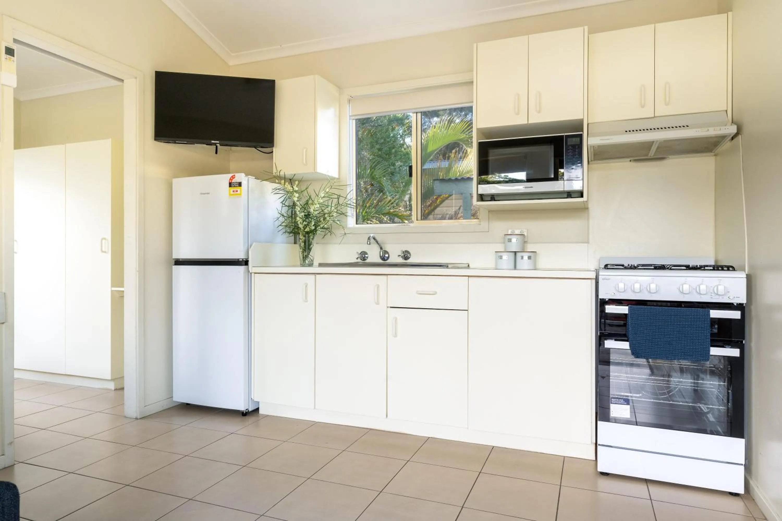 Kitchen or kitchenette in Tasman Holiday Parks - Myola