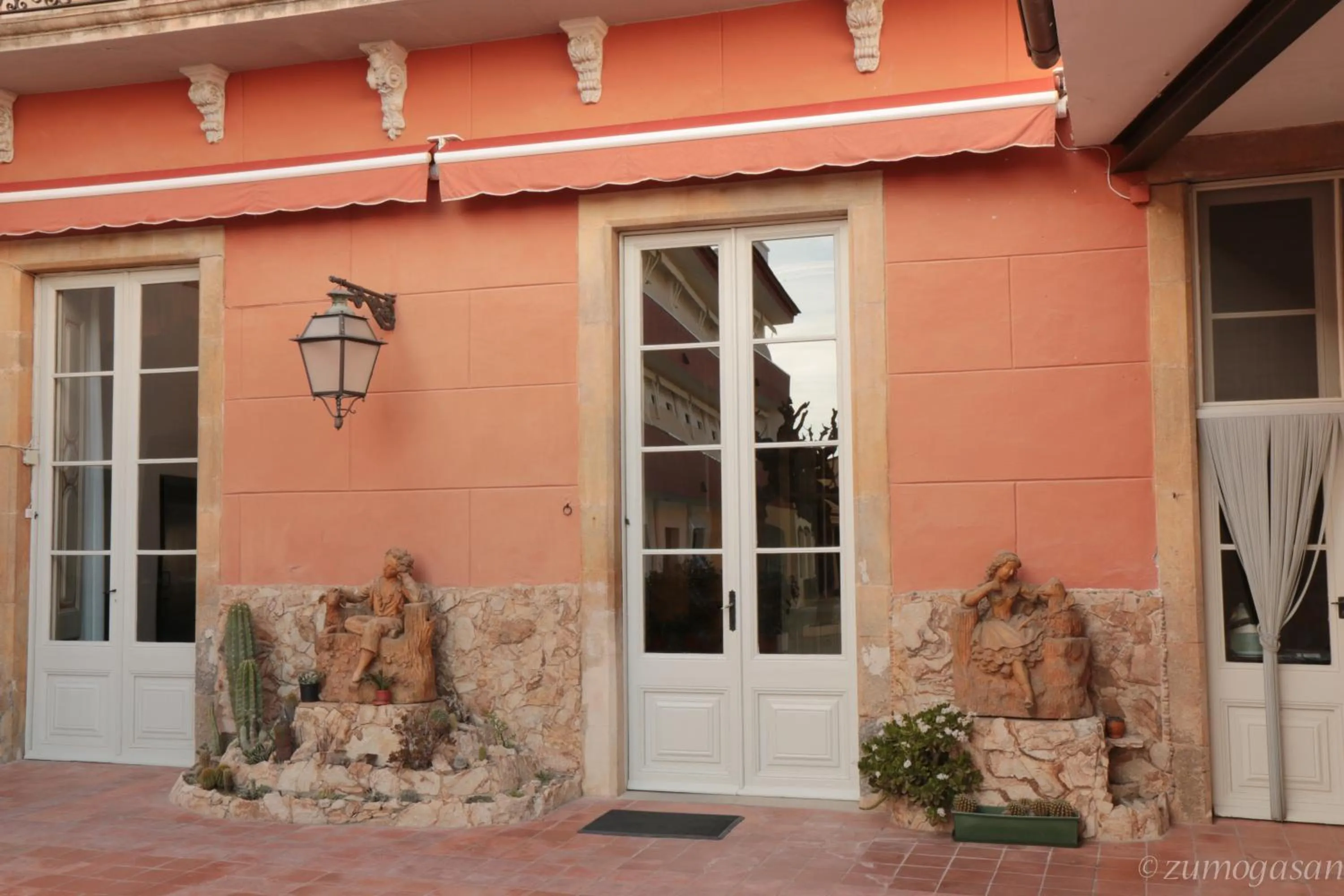 Decorative detail in Hostal Plaja i Pati de Can Plaja