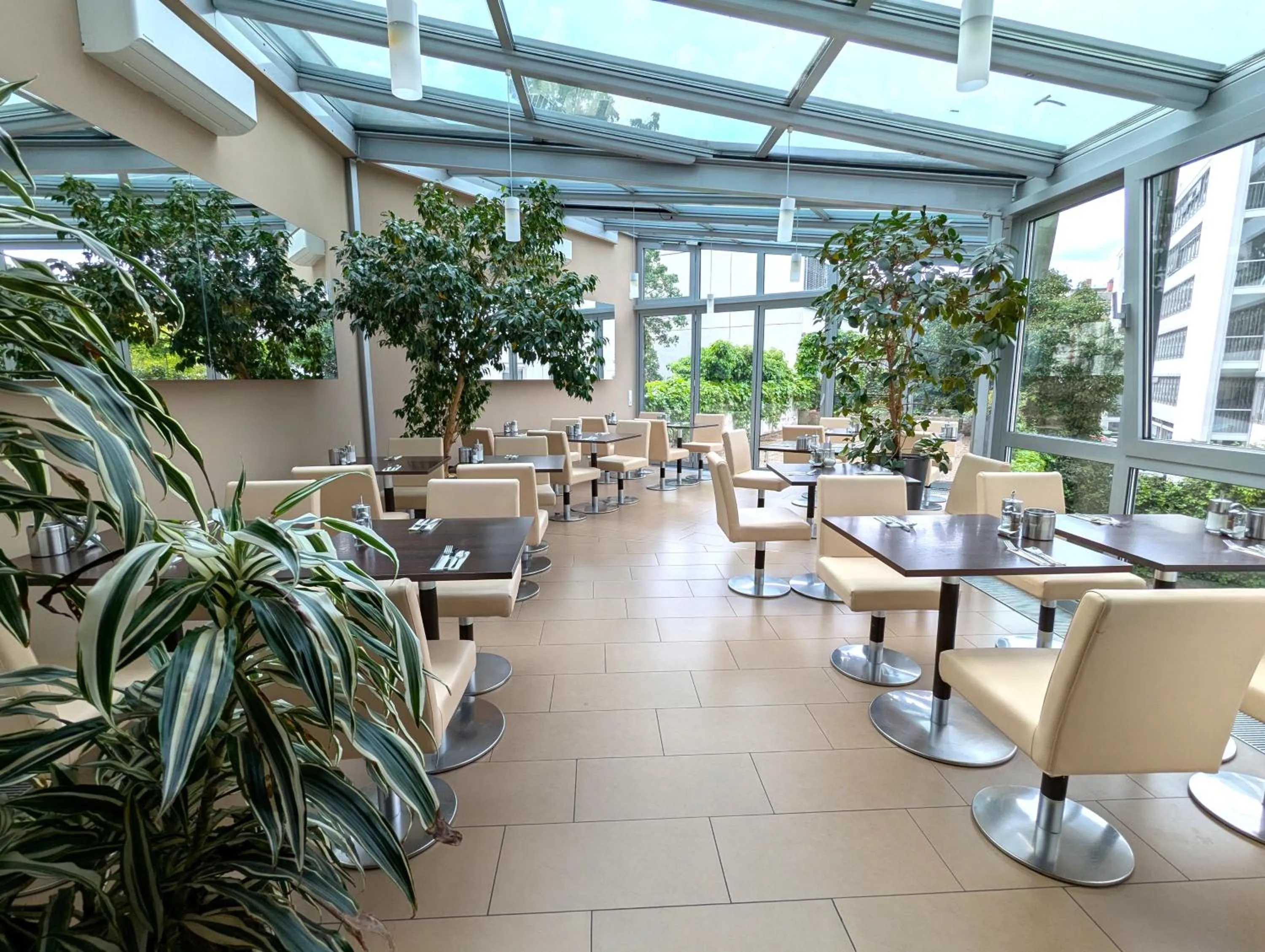 Restaurant/places to eat in City Hotel Stuttgart