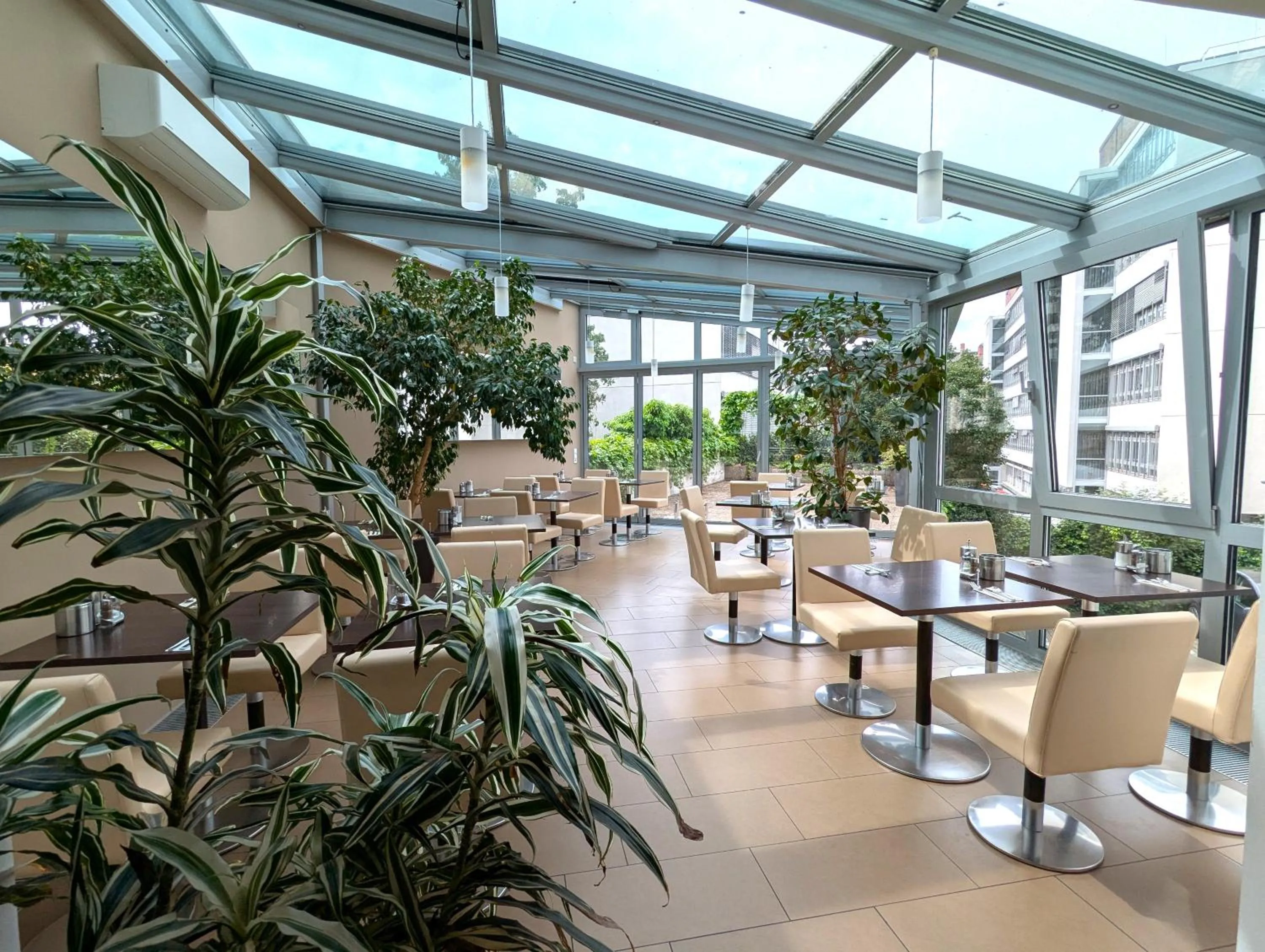 Restaurant/places to eat in City Hotel Stuttgart