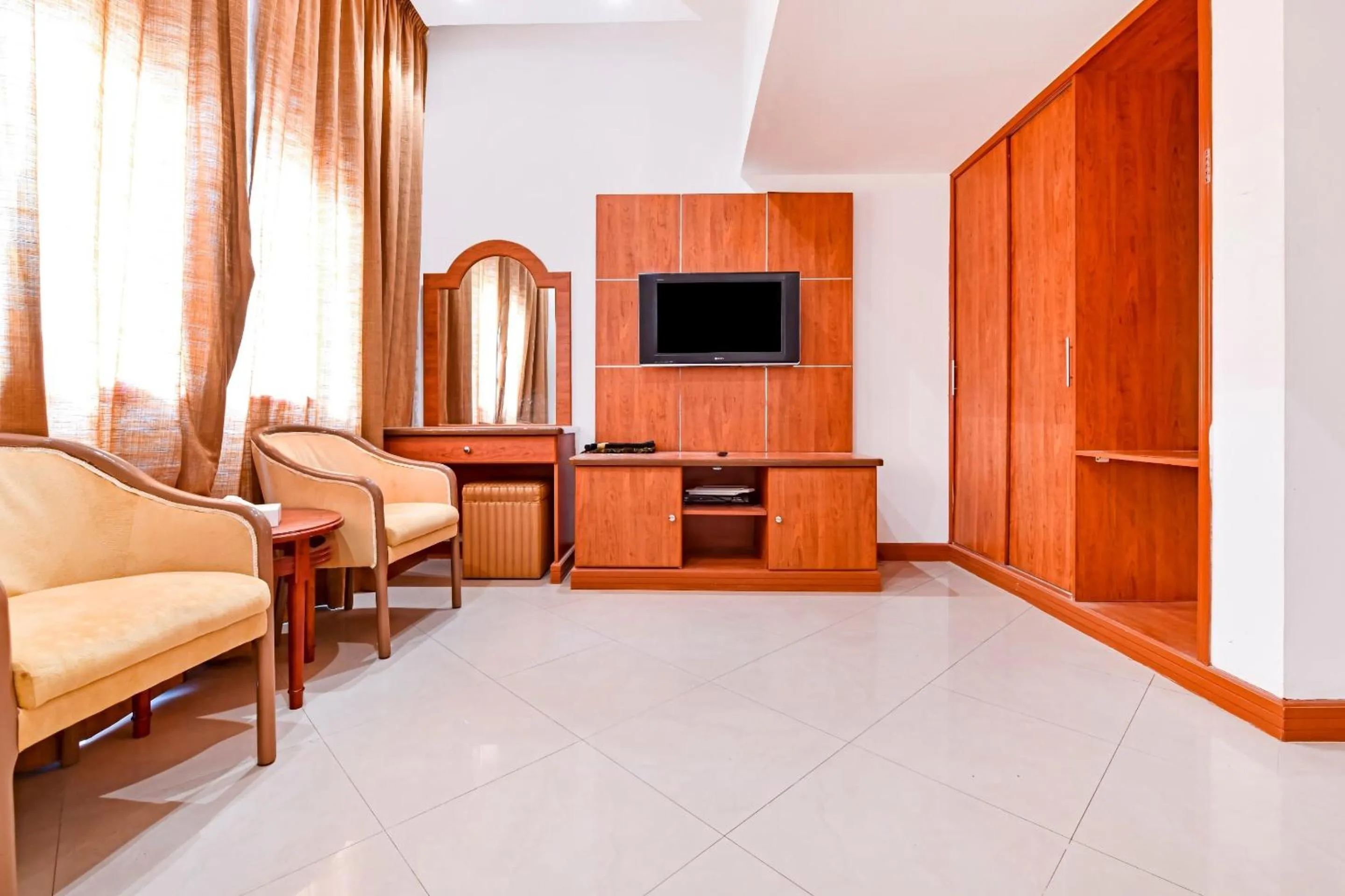 Bedroom in OYO 118 Revira Hotel