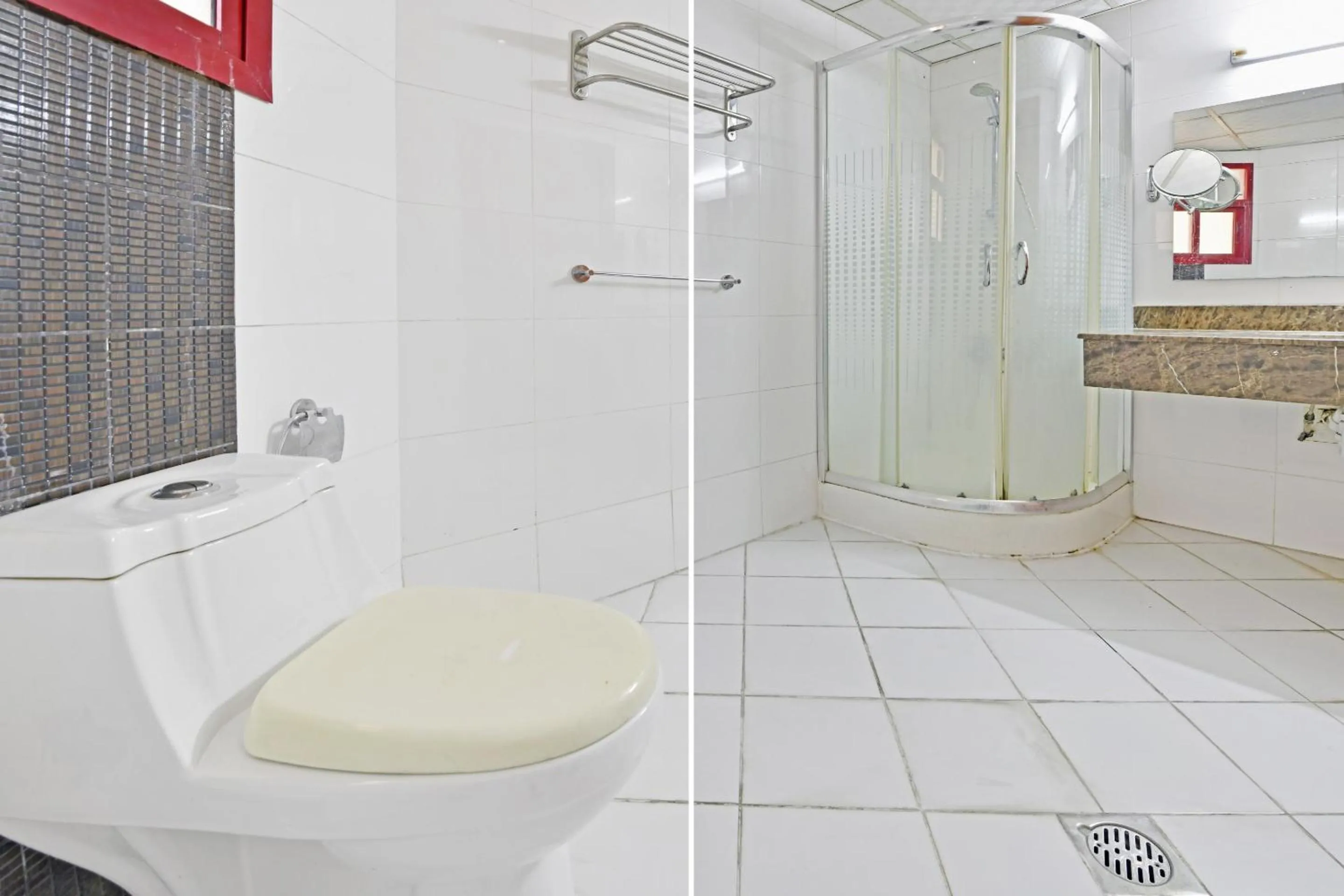 Bathroom in OYO 118 Revira Hotel