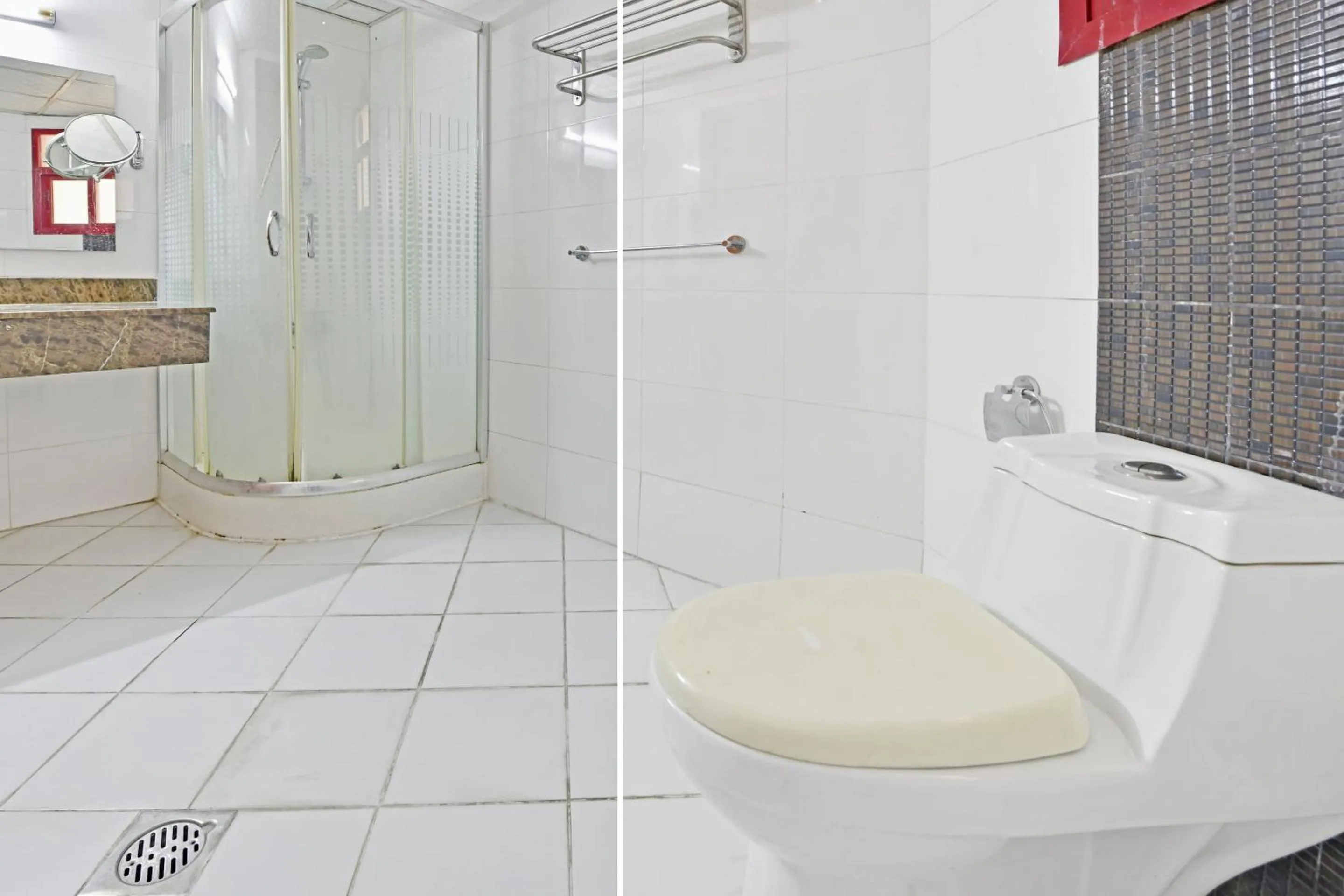 Bathroom in OYO 118 Revira Hotel