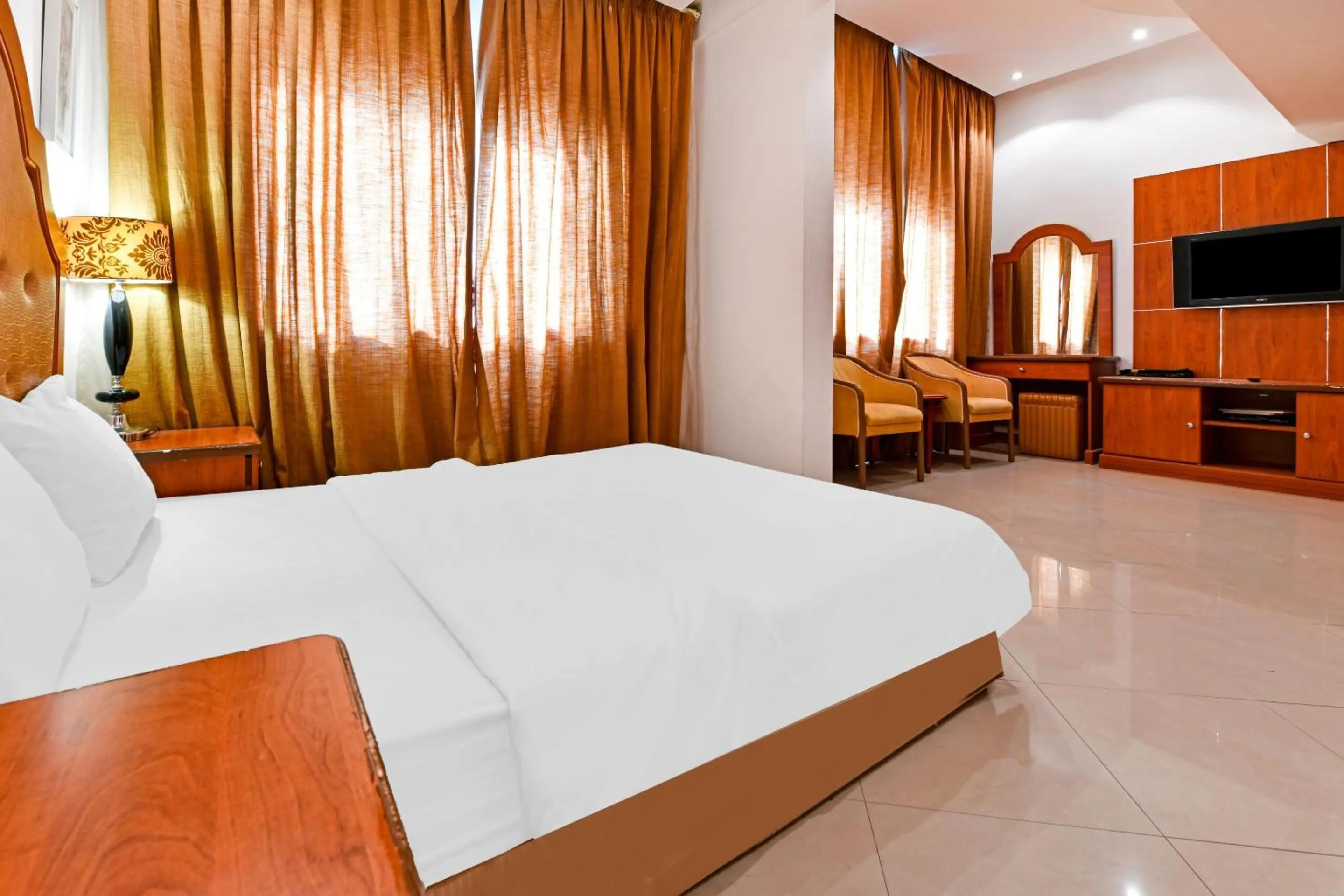 Bedroom, Bed in OYO 118 Revira Hotel