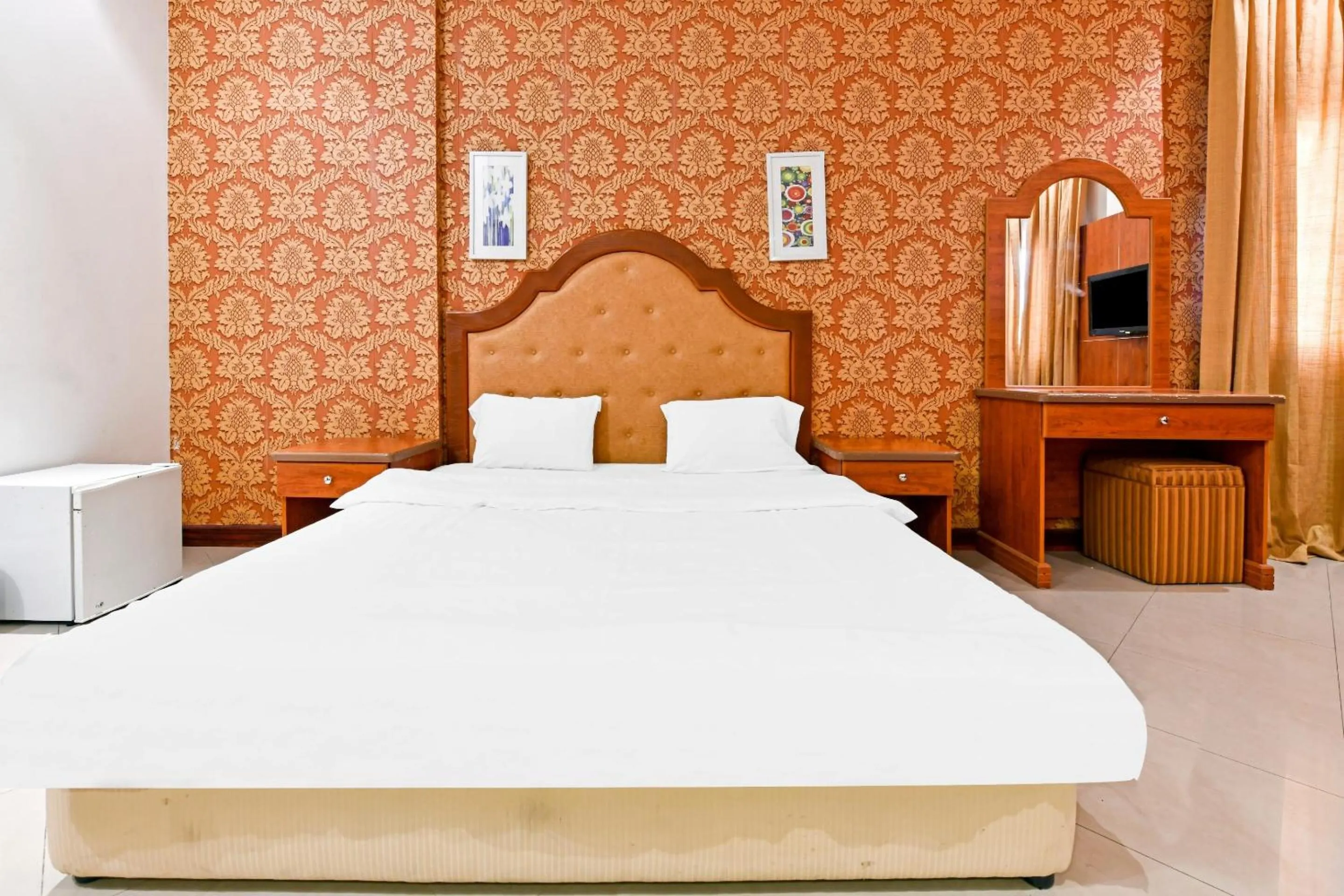 Bedroom, Bed in OYO 118 Revira Hotel