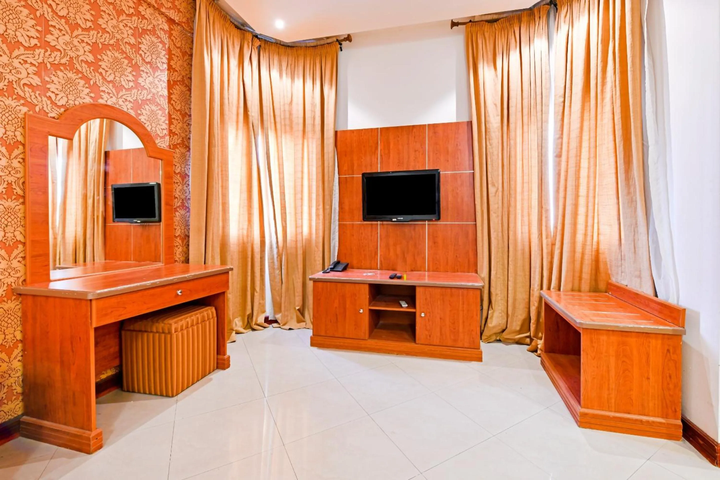 Bedroom in OYO 118 Revira Hotel