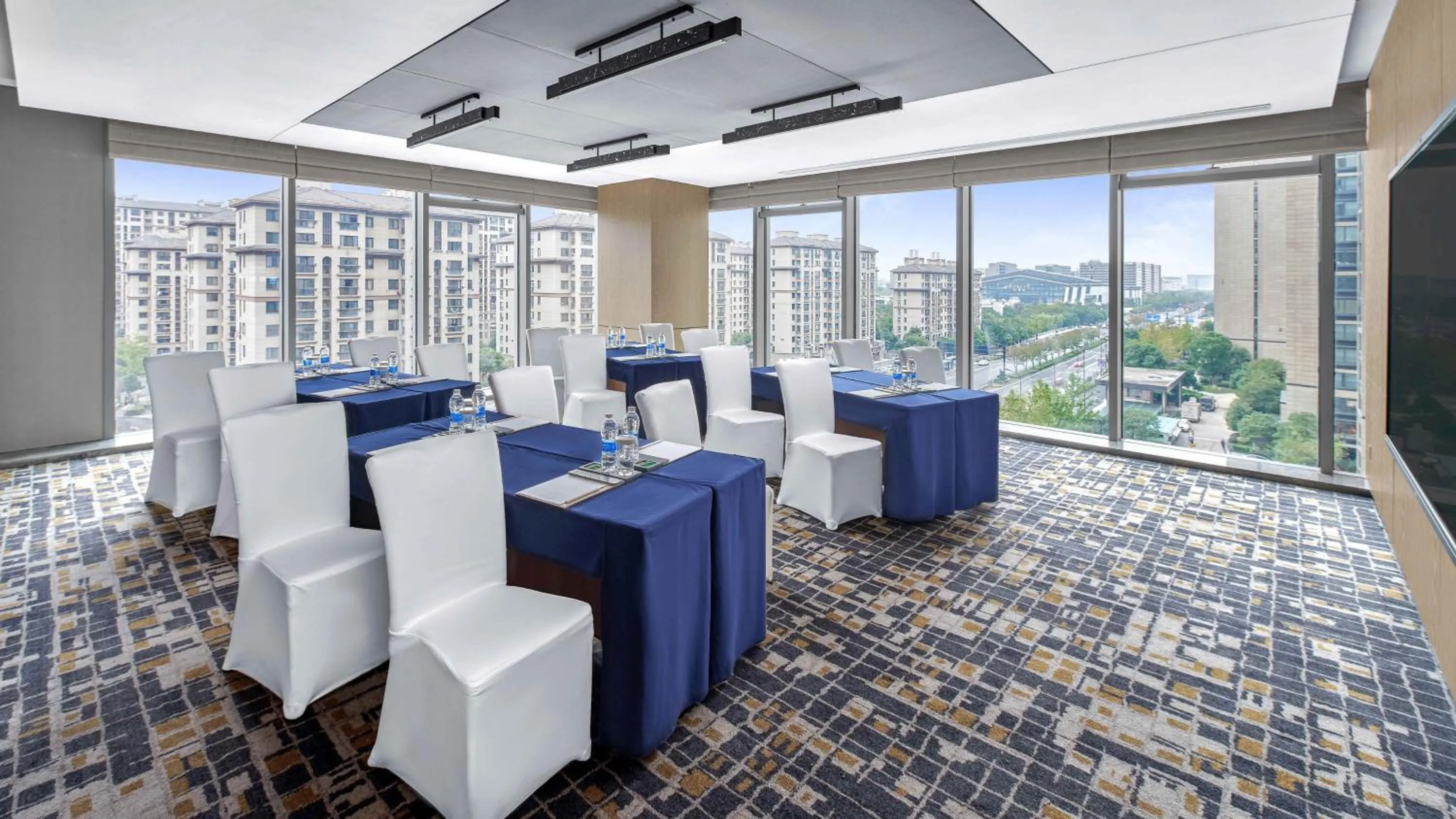 Meeting/conference room in Vignette Collection Hangzhou Huaxia Center Hotel by IHG