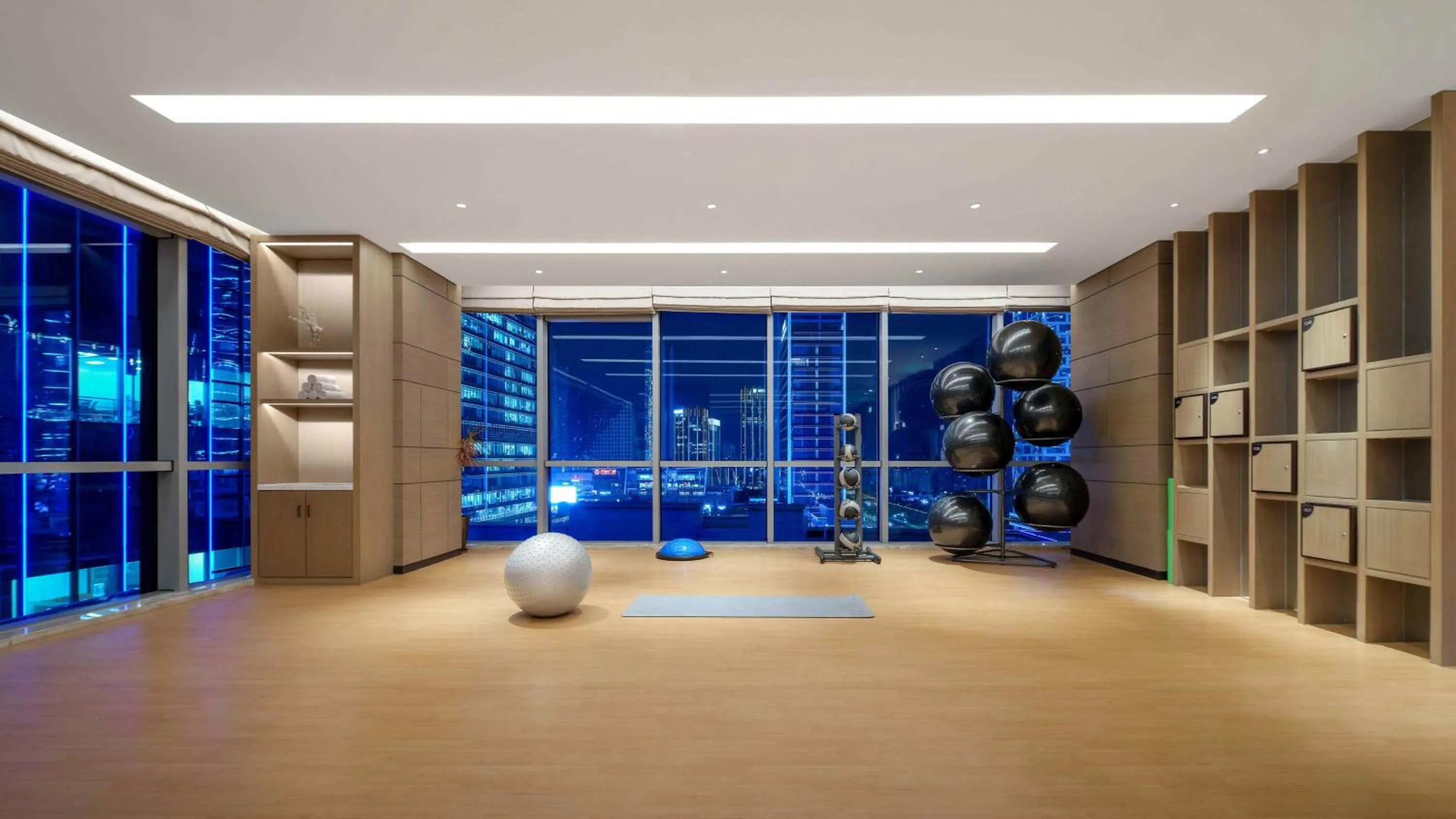 Fitness centre/facilities in Vignette Collection Hangzhou Huaxia Center Hotel by IHG