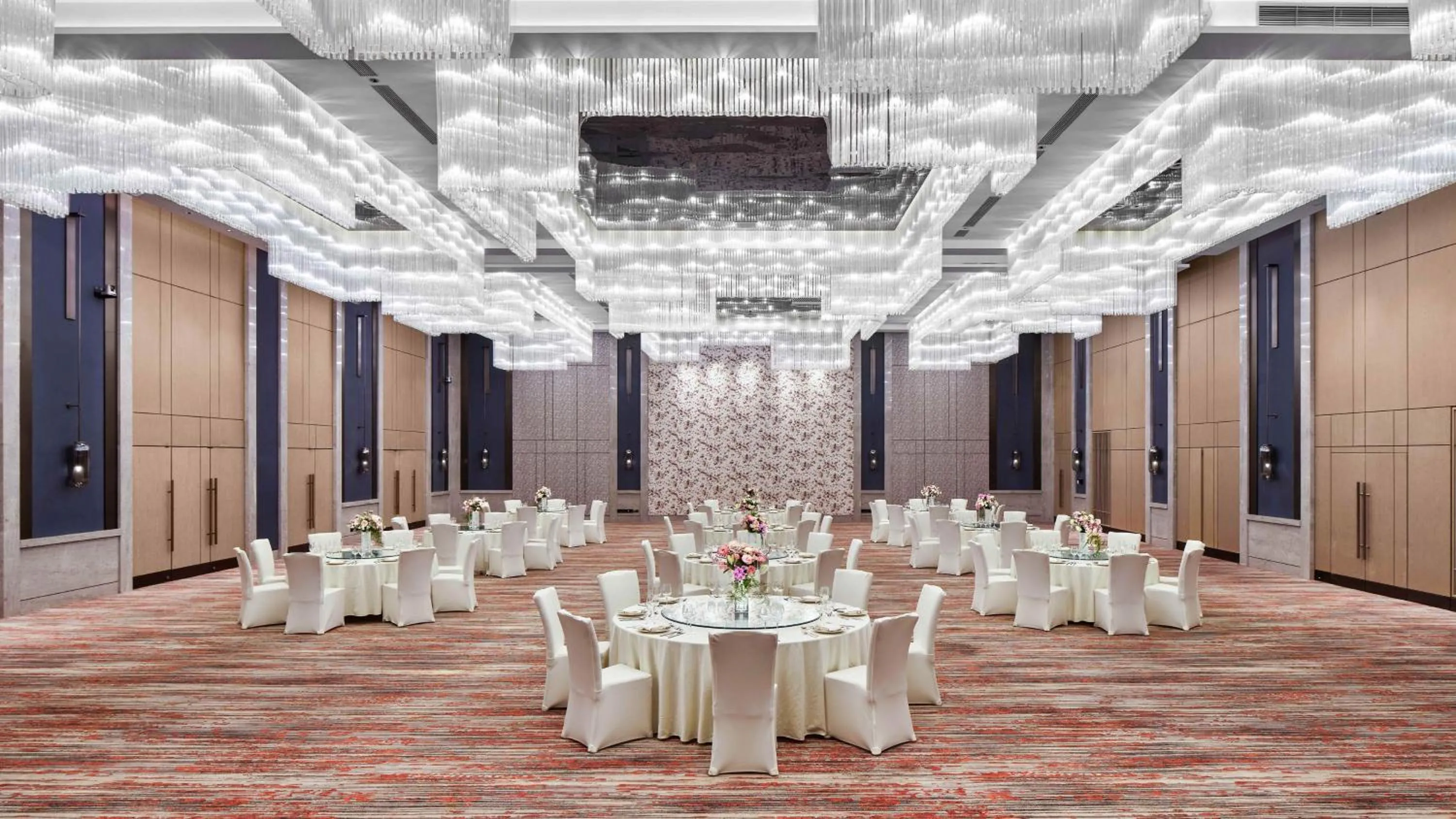 Banquet/Function facilities in Vignette Collection Hangzhou Huaxia Center Hotel by IHG
