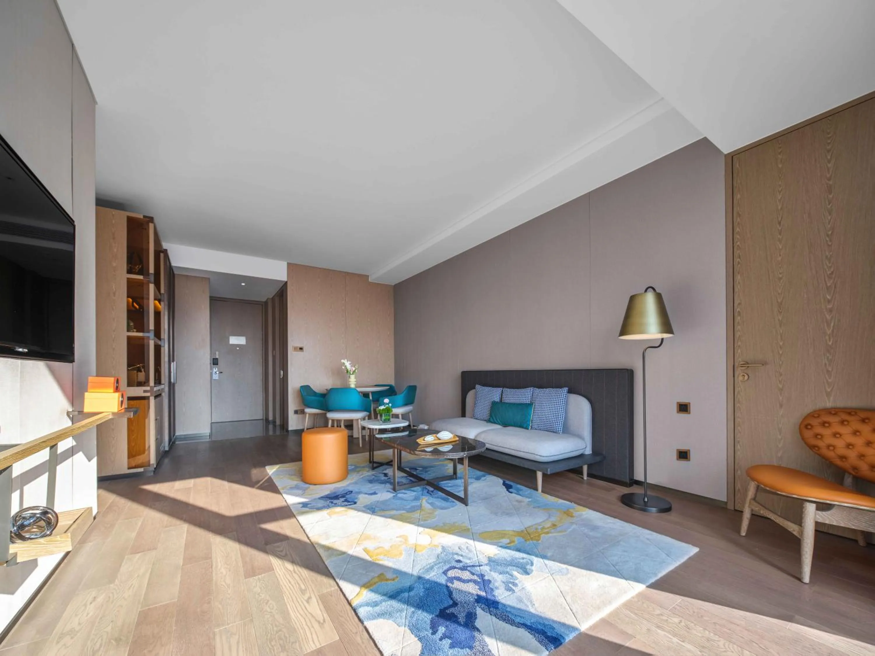 Living room, Bed in Vignette Collection Hangzhou Huaxia Center Hotel by IHG