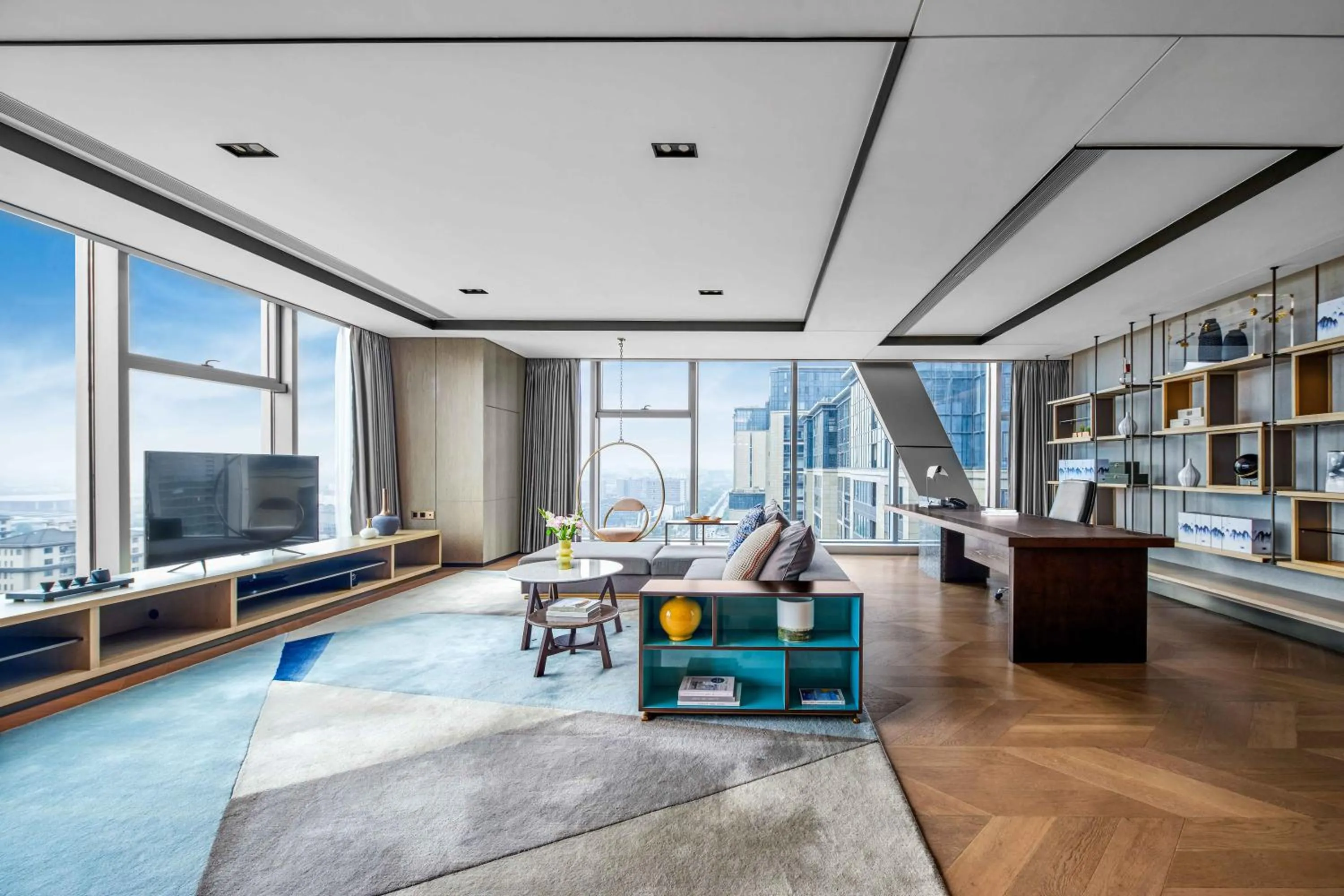 TV and multimedia in Vignette Collection Hangzhou Huaxia Center Hotel by IHG