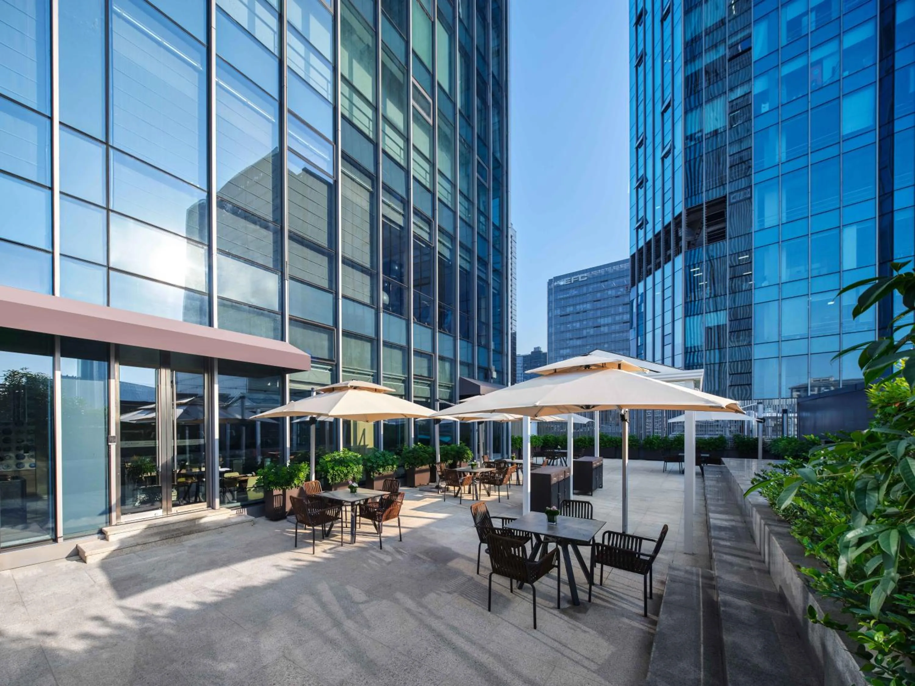 Restaurant/places to eat in Vignette Collection Hangzhou Huaxia Center Hotel by IHG