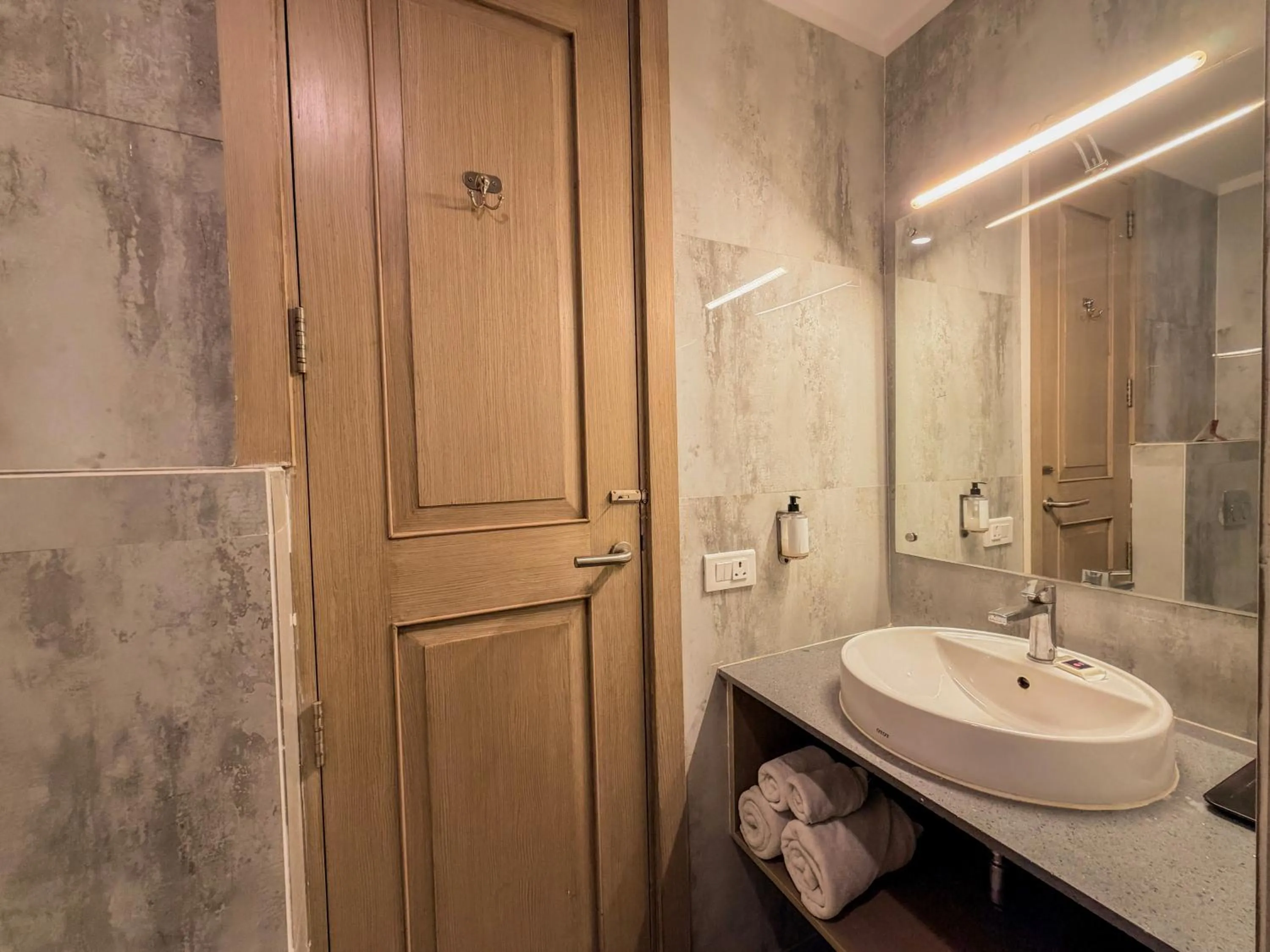 Bathroom in Spree Hotel Kriday Rajpur Road Dehradun