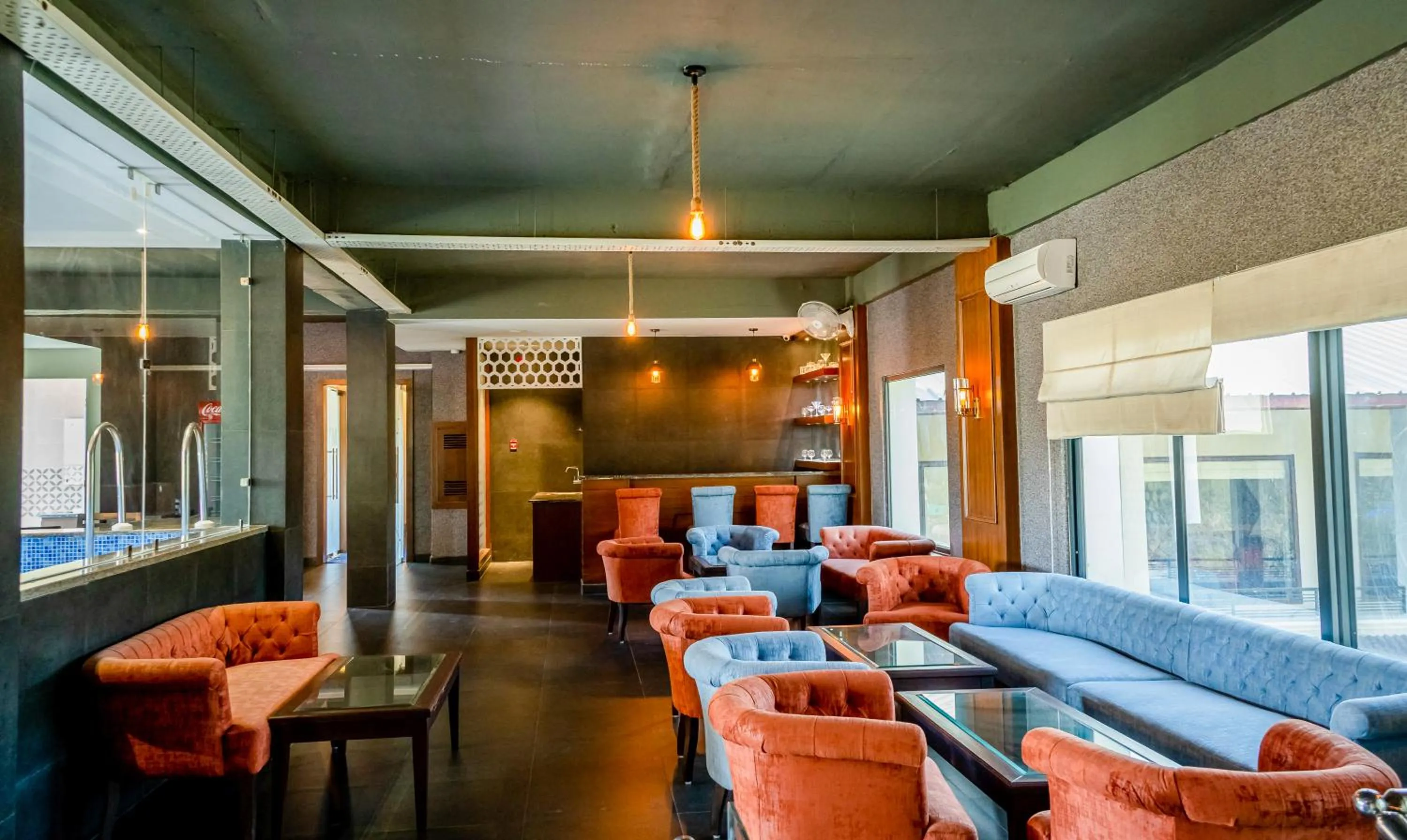 Lounge or bar in juSTa Palampur Resort & Convention Centre