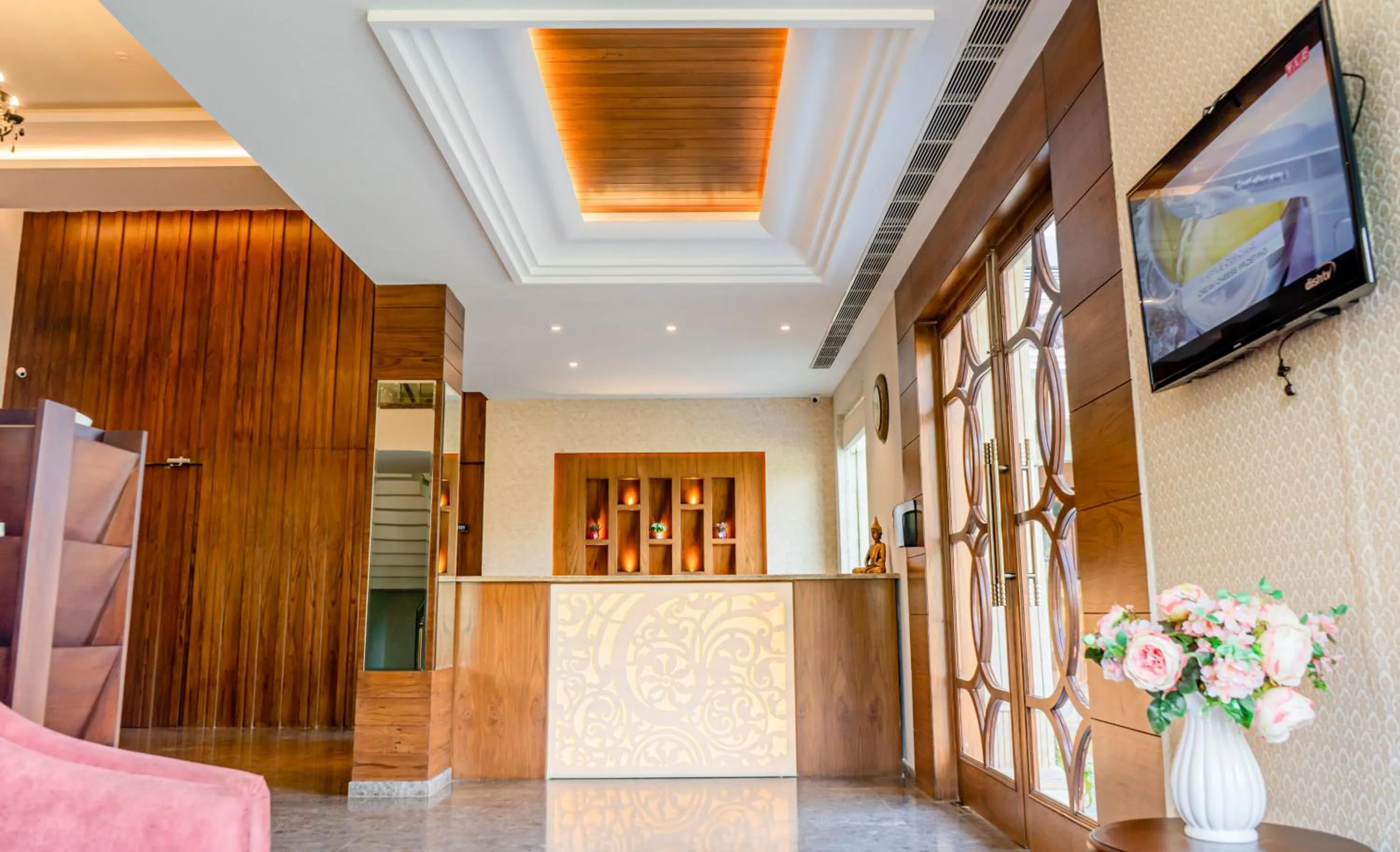 Lobby or reception in juSTa Palampur Resort & Convention Centre