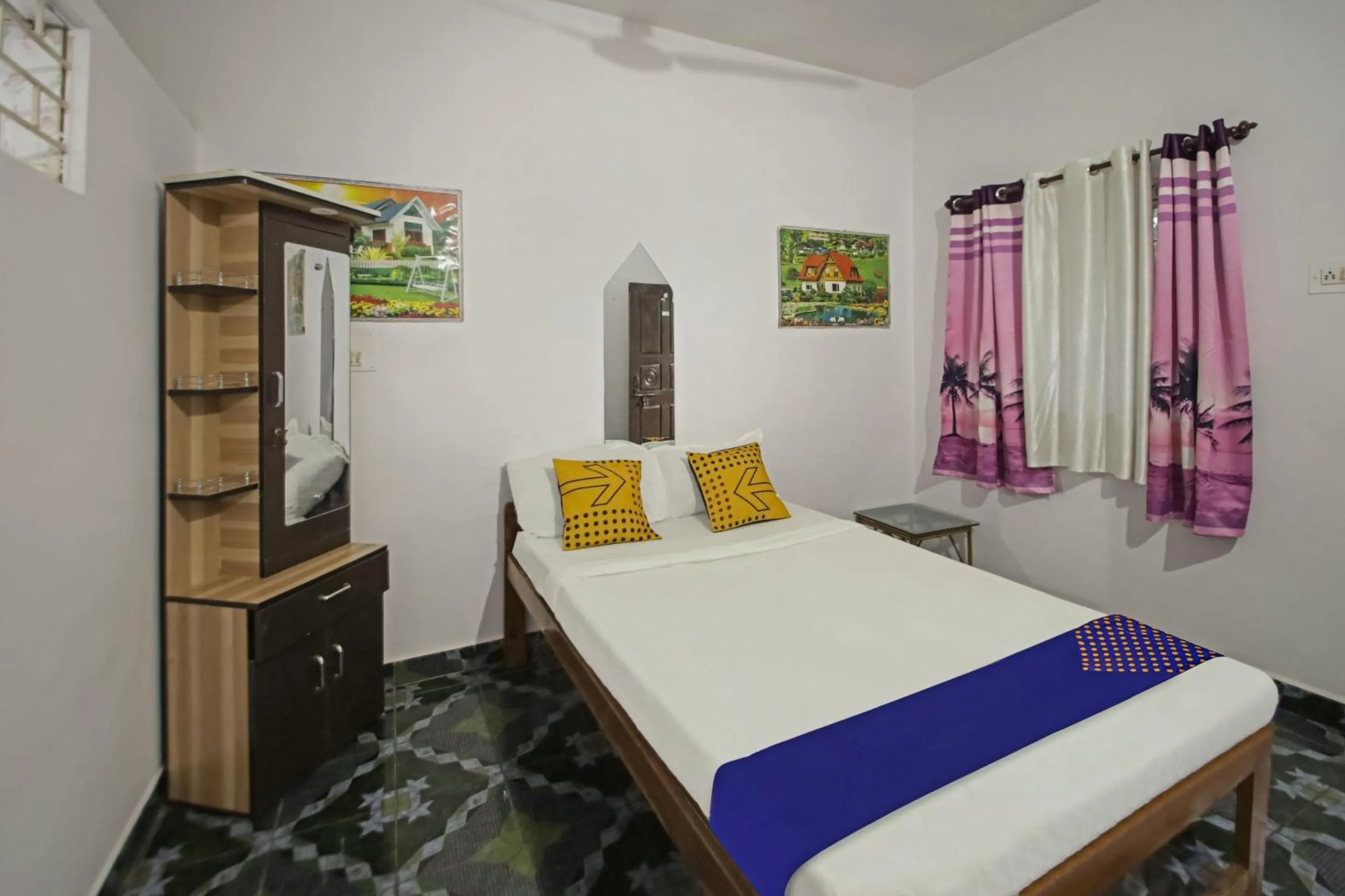 Bedroom, Bed in Hotel O Sunshine Guest House
