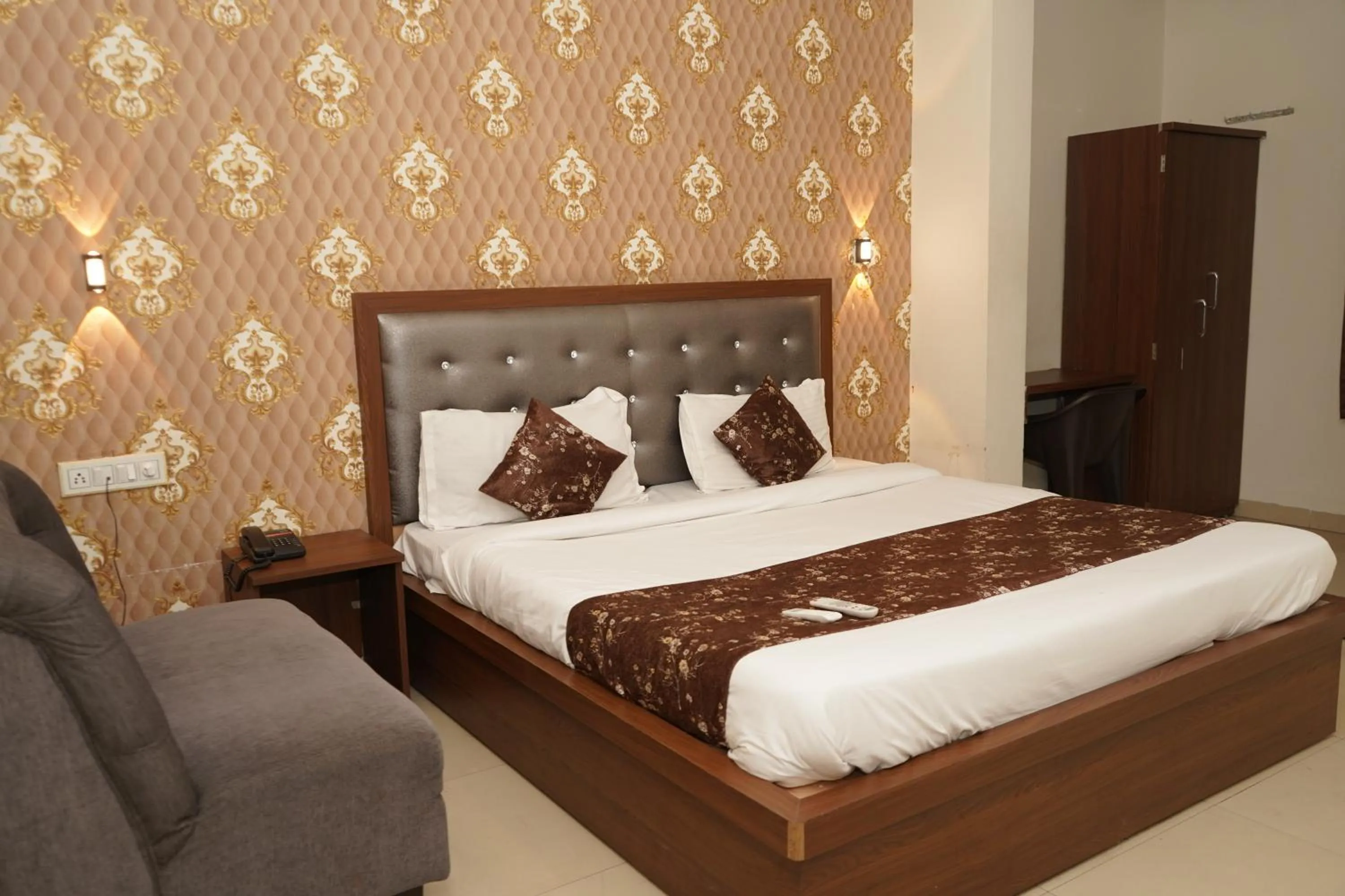 Bed in Hotel Shubhshree