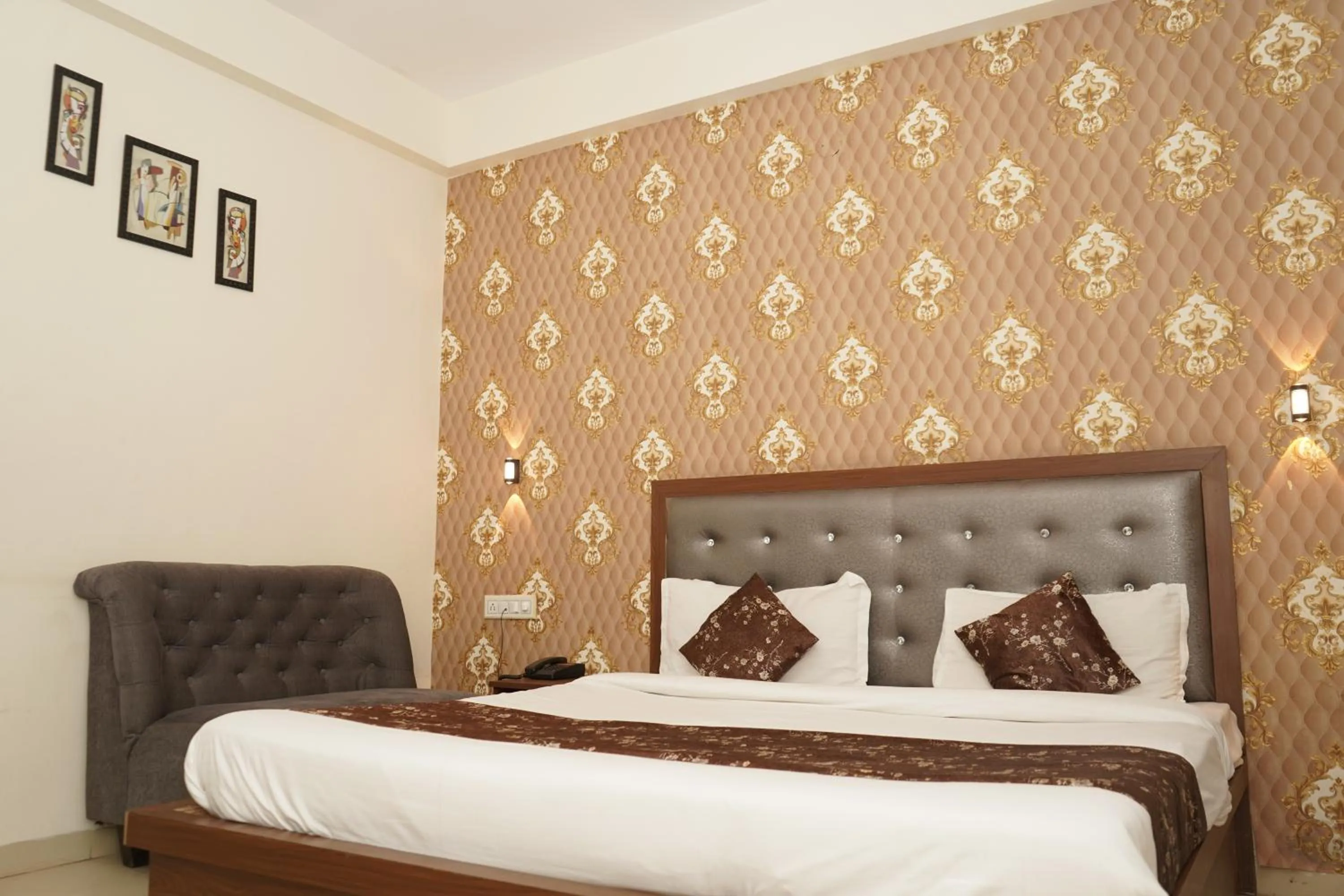 Bed in Hotel Shubhshree