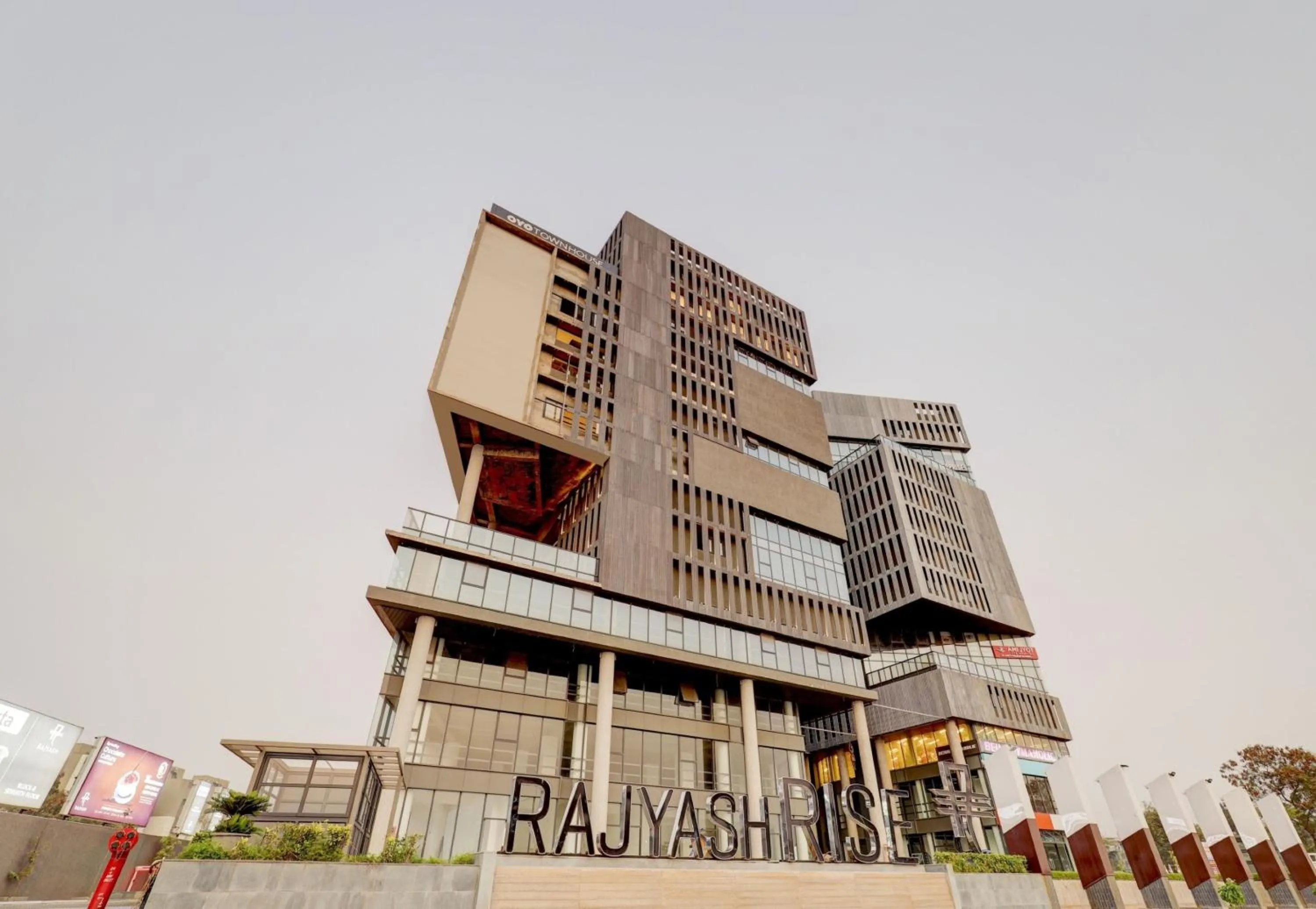 Facade/entrance in Super Townhouse Rajyash Rise