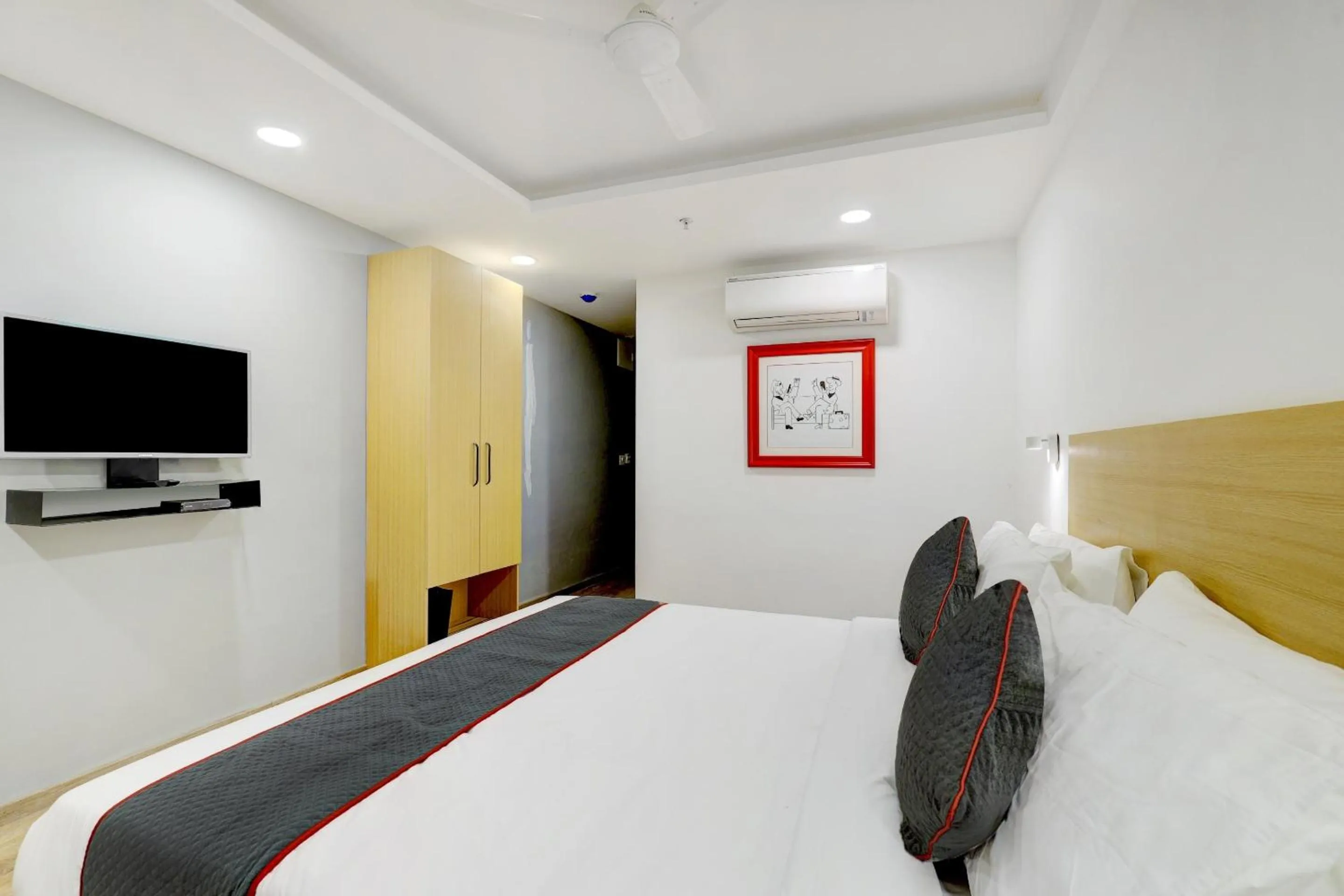 Bedroom, Bed in Super Townhouse Rajyash Rise