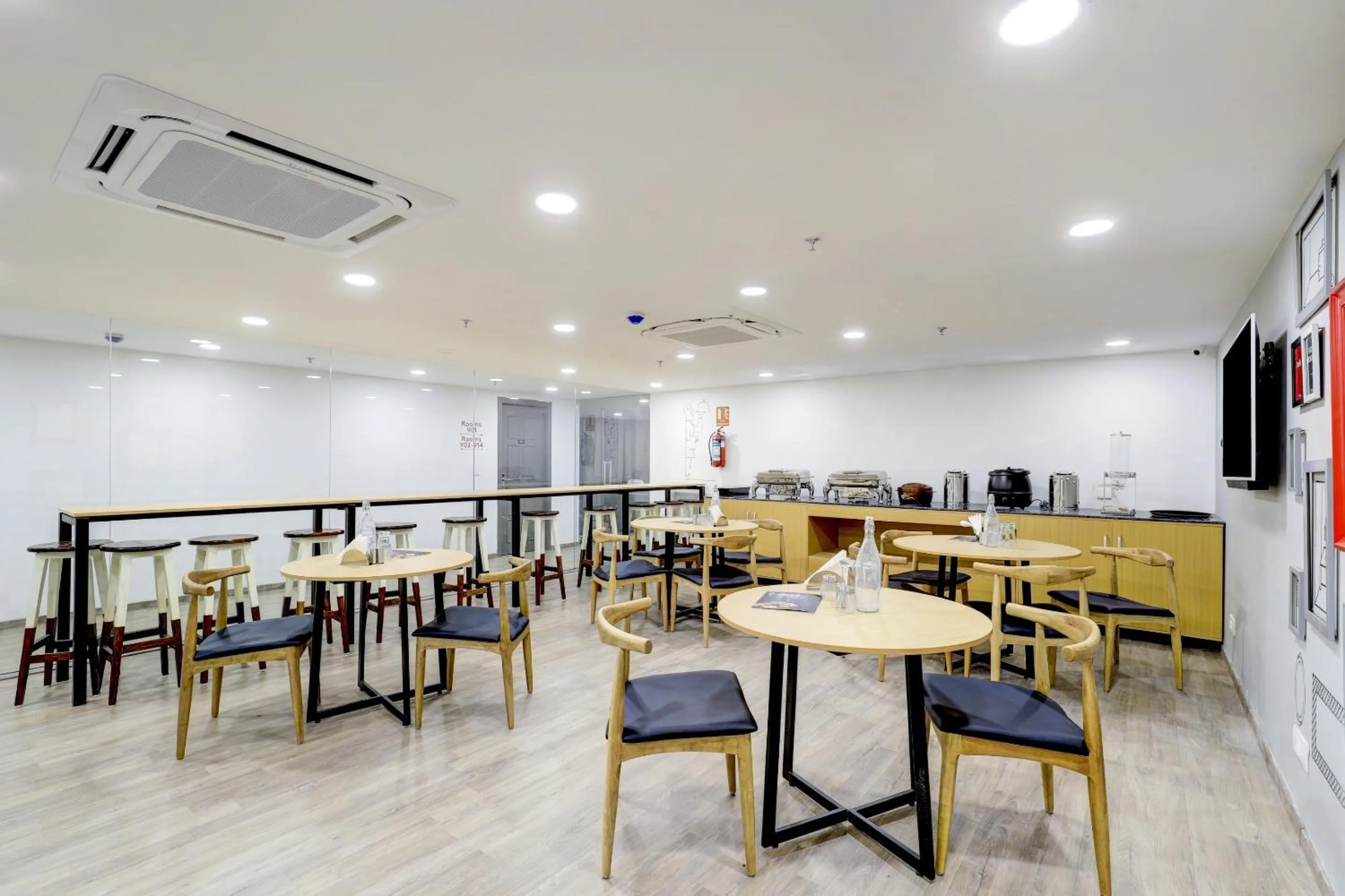 Restaurant/places to eat in Super Townhouse Rajyash Rise