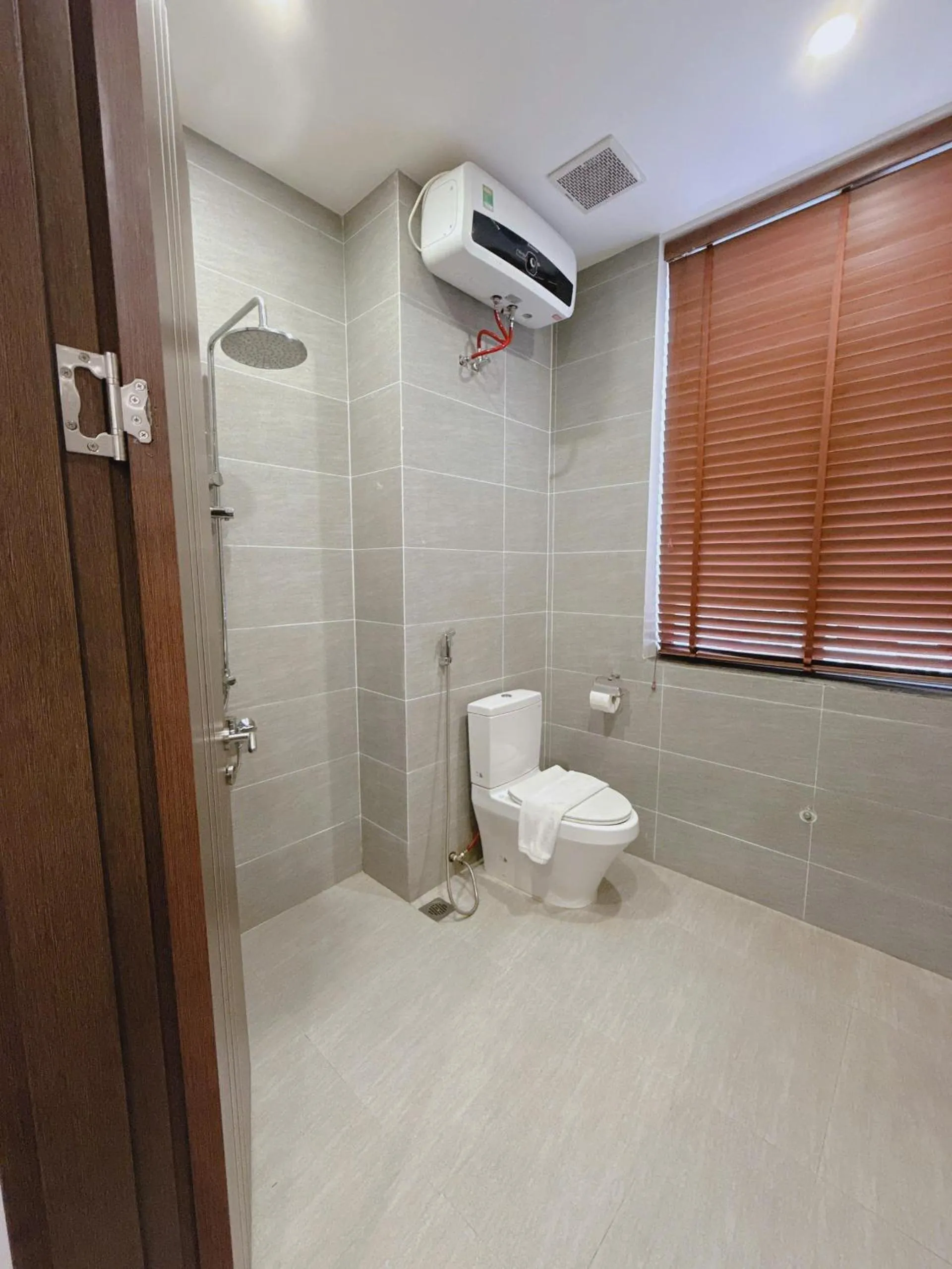 Queen Hotel Hoàng Gia