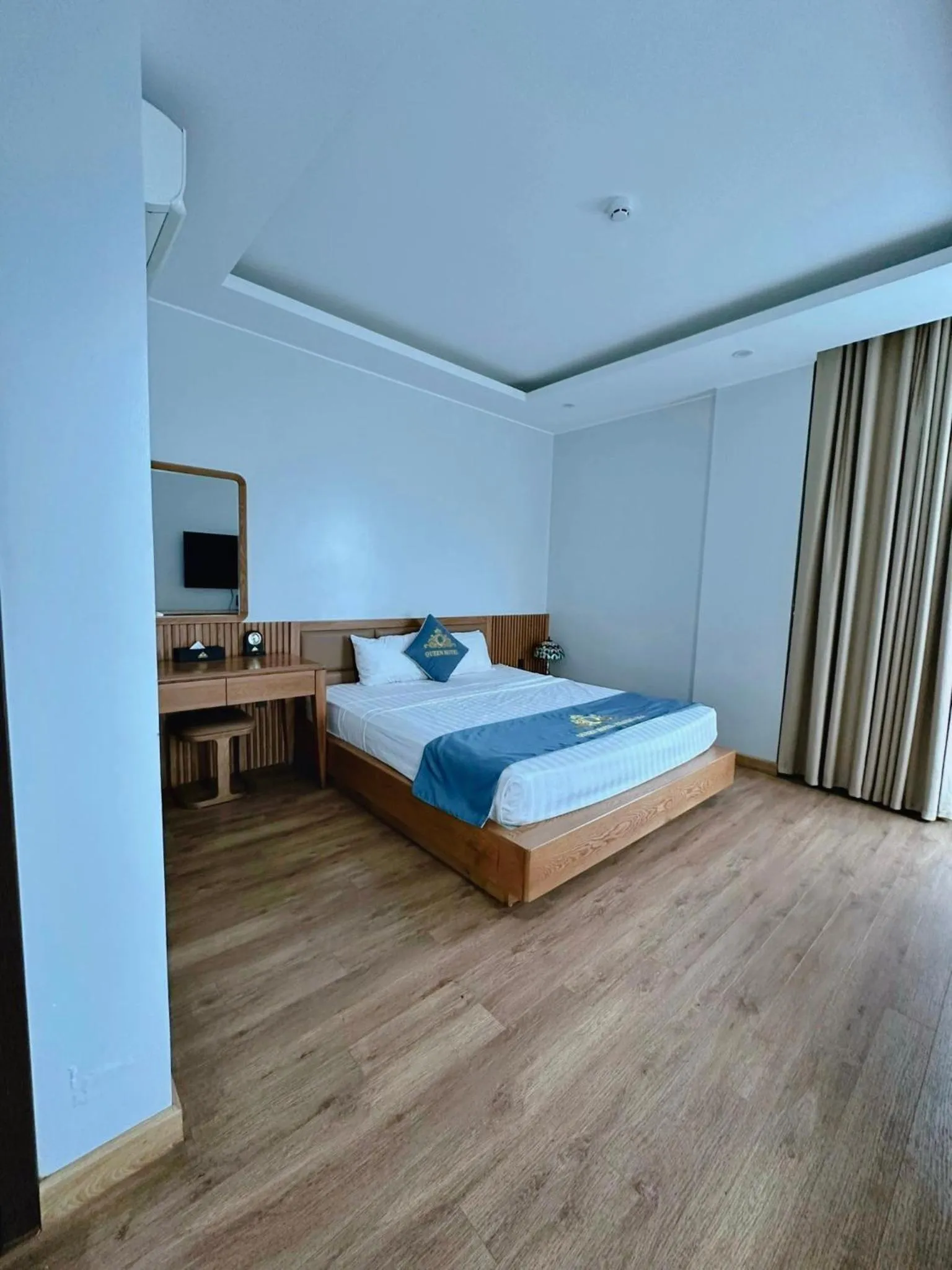 Bed in Queen Hotel Hoàng Gia