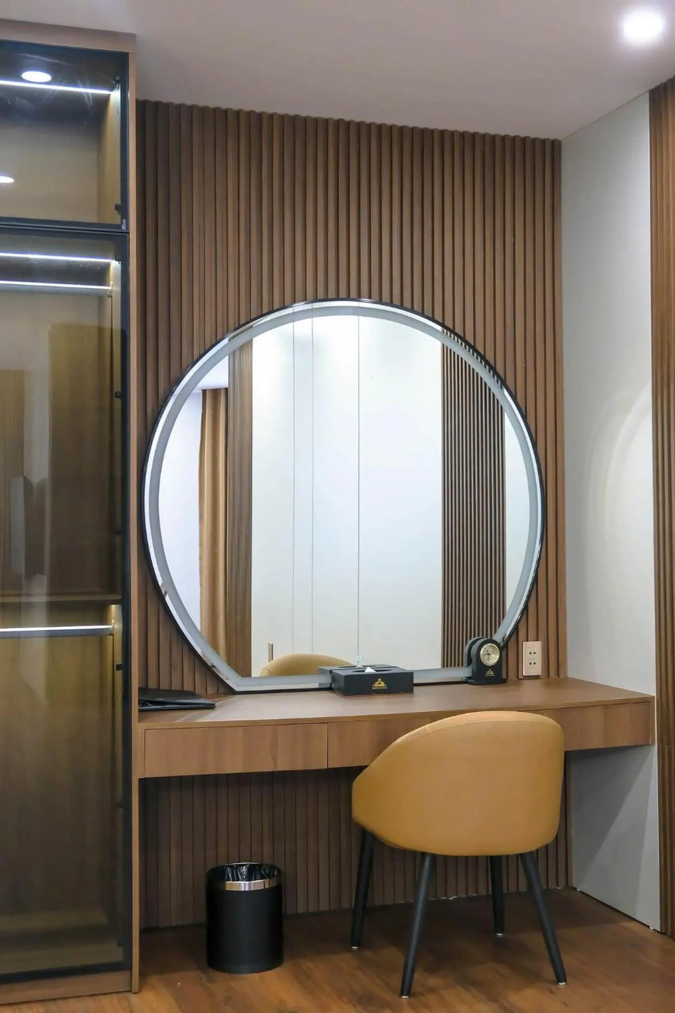 Queen Hotel Hoàng Gia