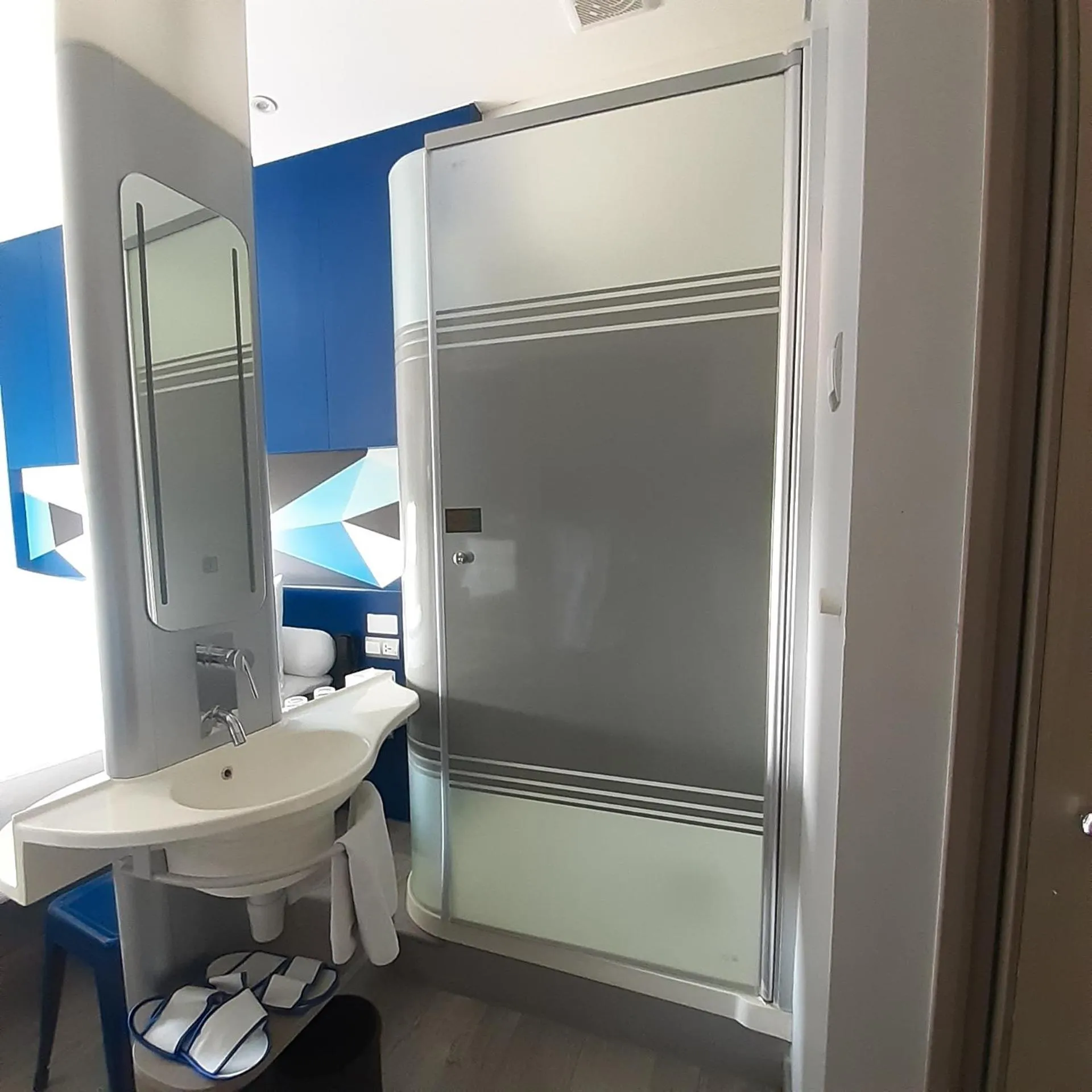 Bathroom in MD 7 Hotel Cirebon